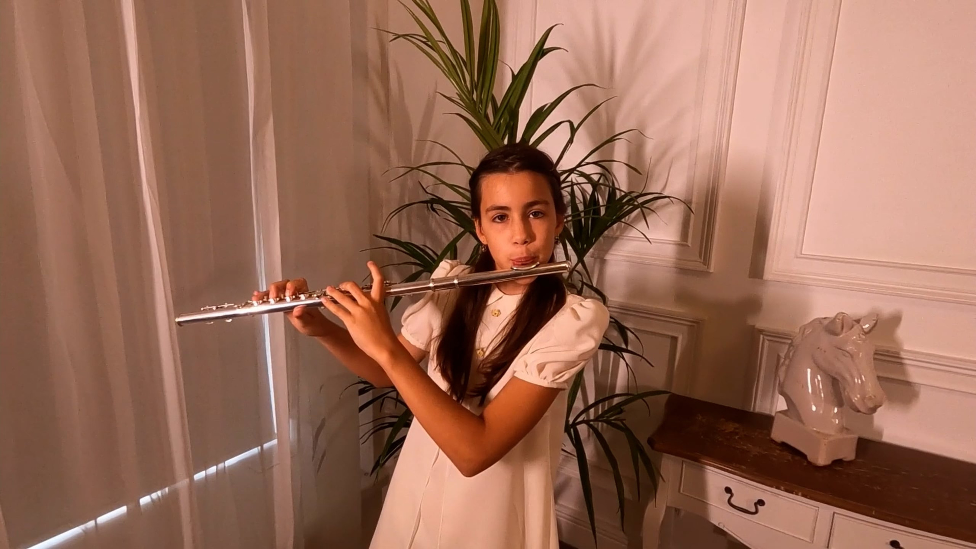 Семейная фотосессия в студии. Профессиональная фото и видеосъемка. Москва