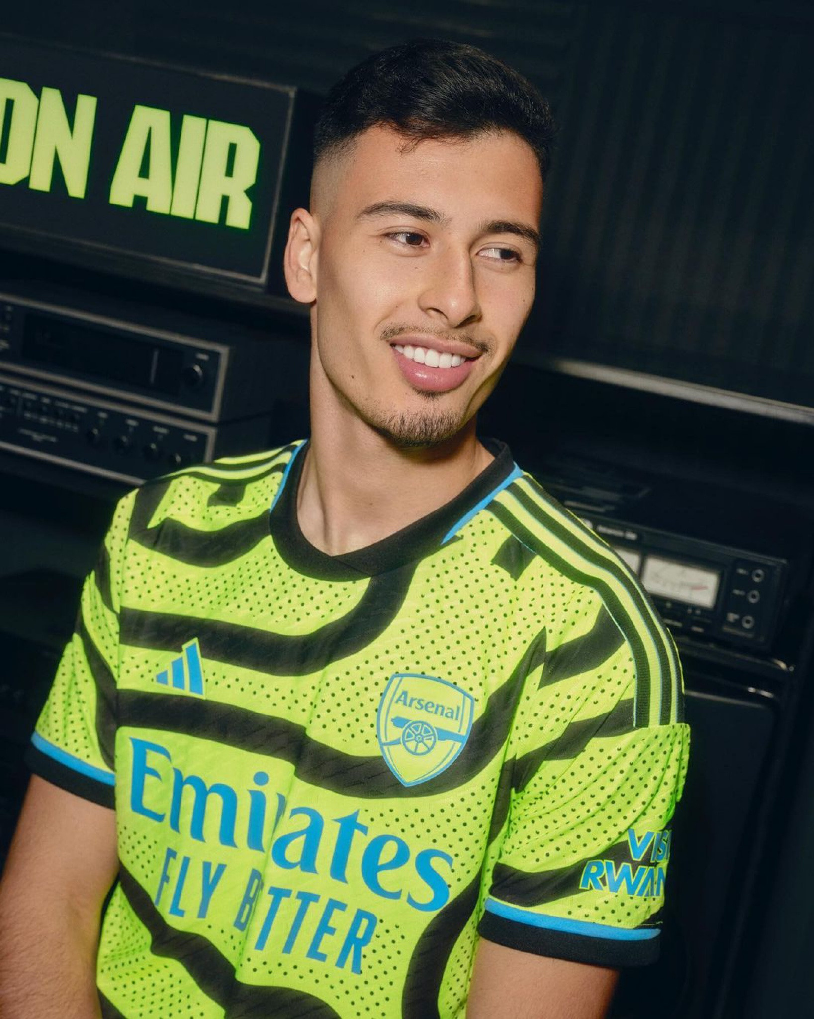 Купить выездную футболку Arsenal 23/24. Футбольный магазин — ssw_magazin