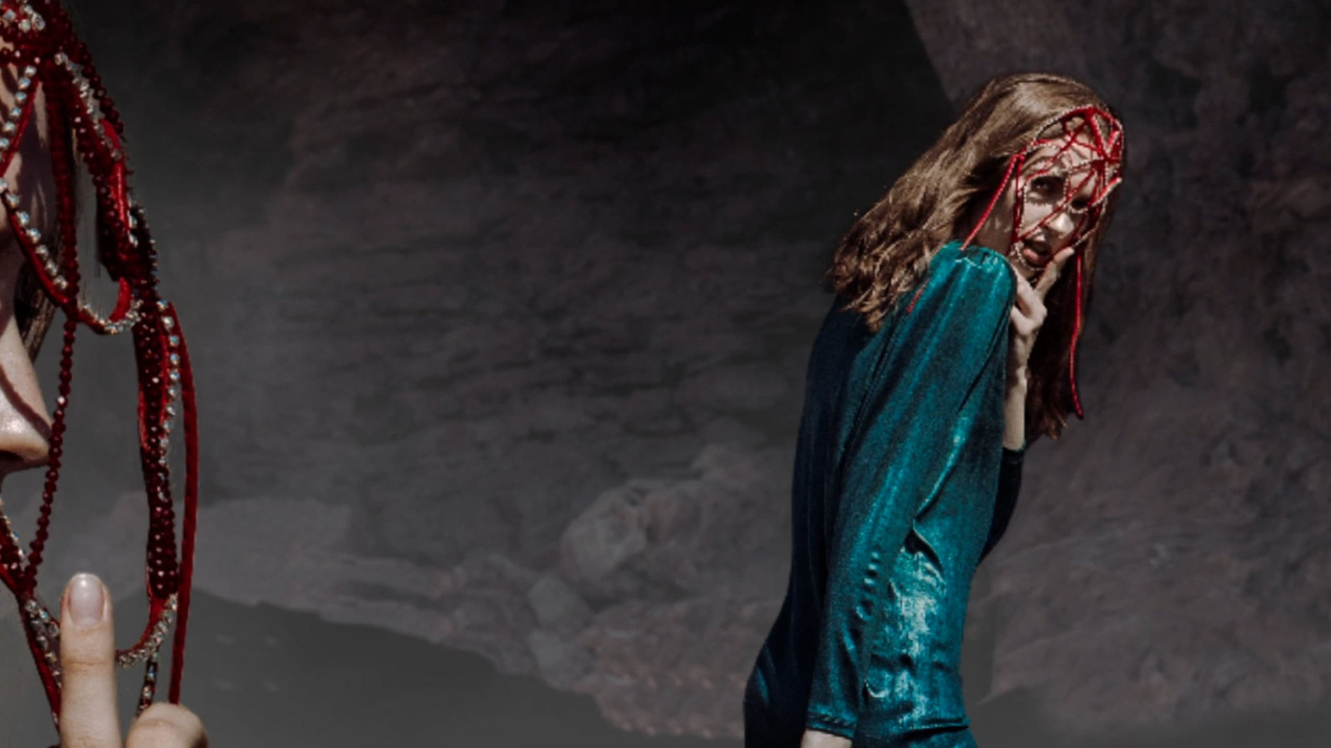 Contacts fashion, advertising photographer Dima Kub Moscow, St. Peters. Advertising, fashion photographer Dima Cube Moscow, Europe