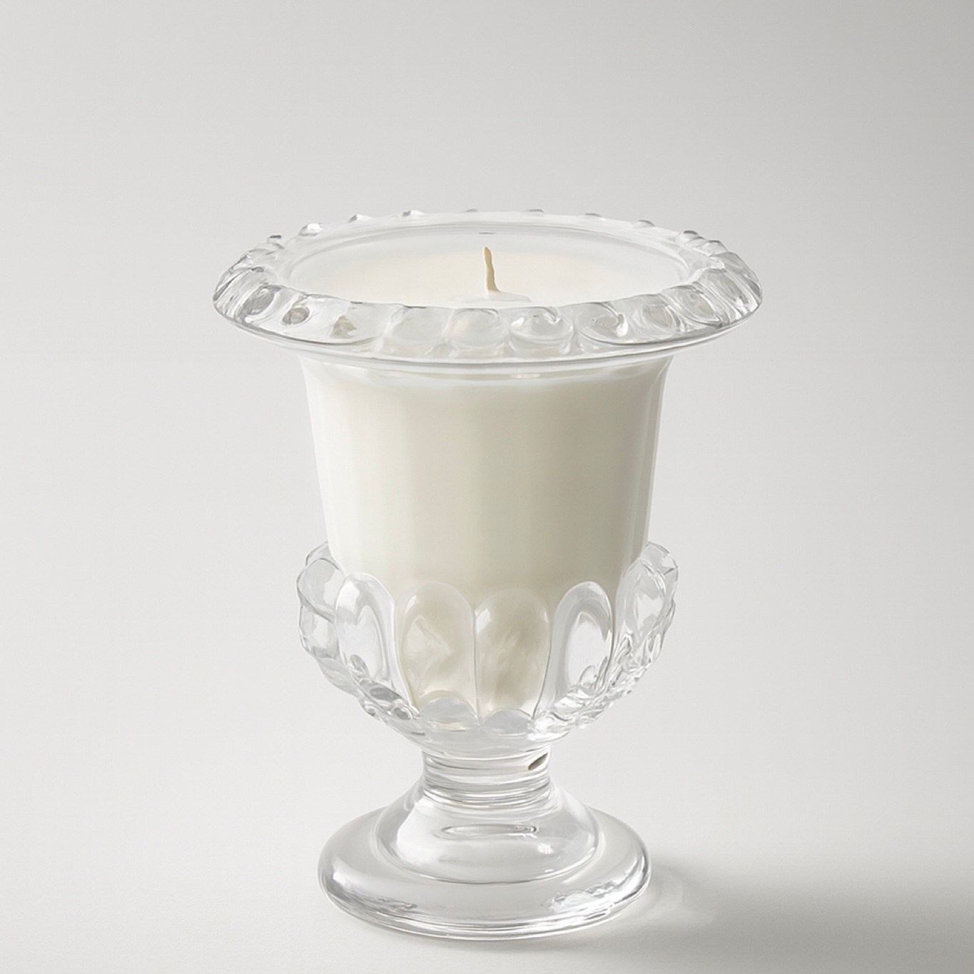 свеча в хрустальной вазе