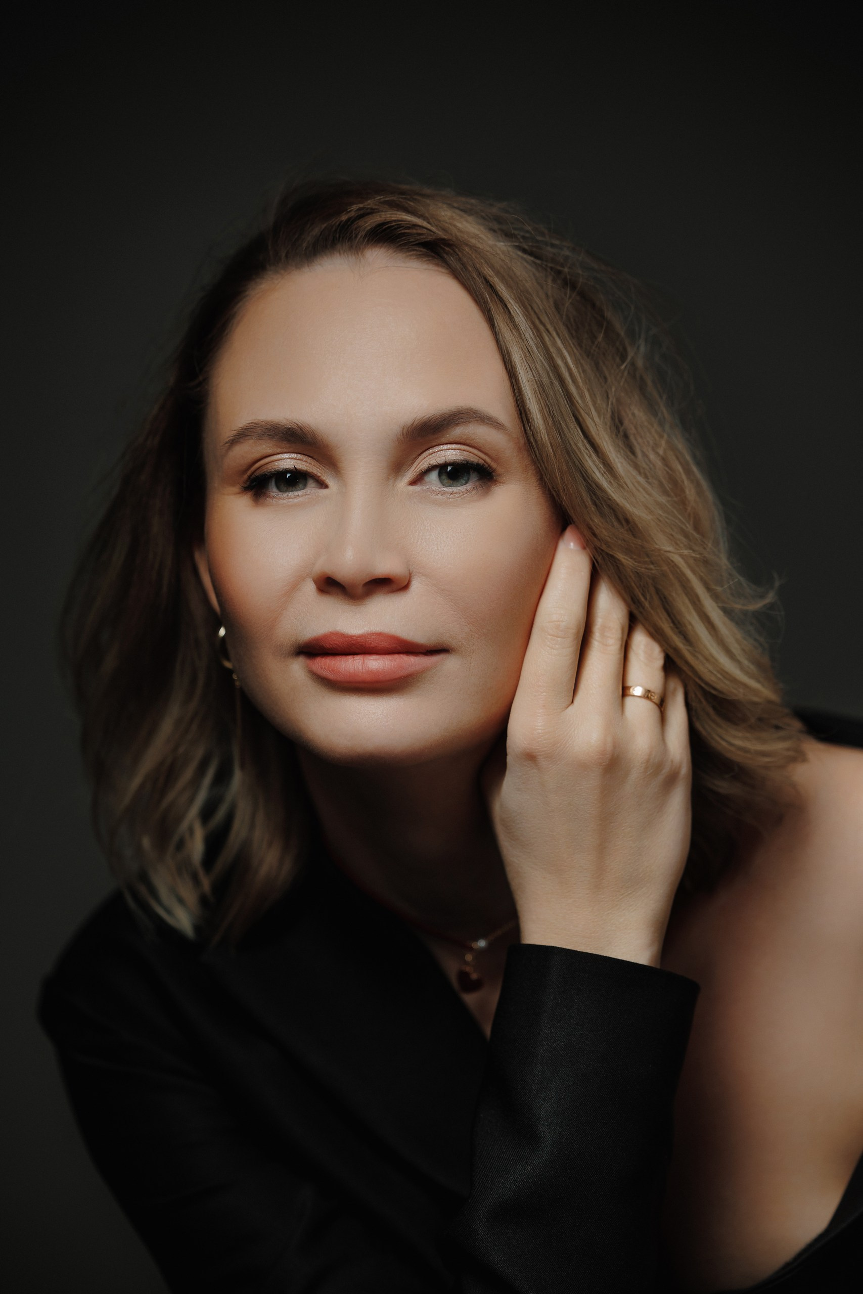 Портретный фотограф для контент съёмки в Новой Москве. Фотограф Москва. Портретный фотограф Александра Харитонова Москва Новая Москва Троицк