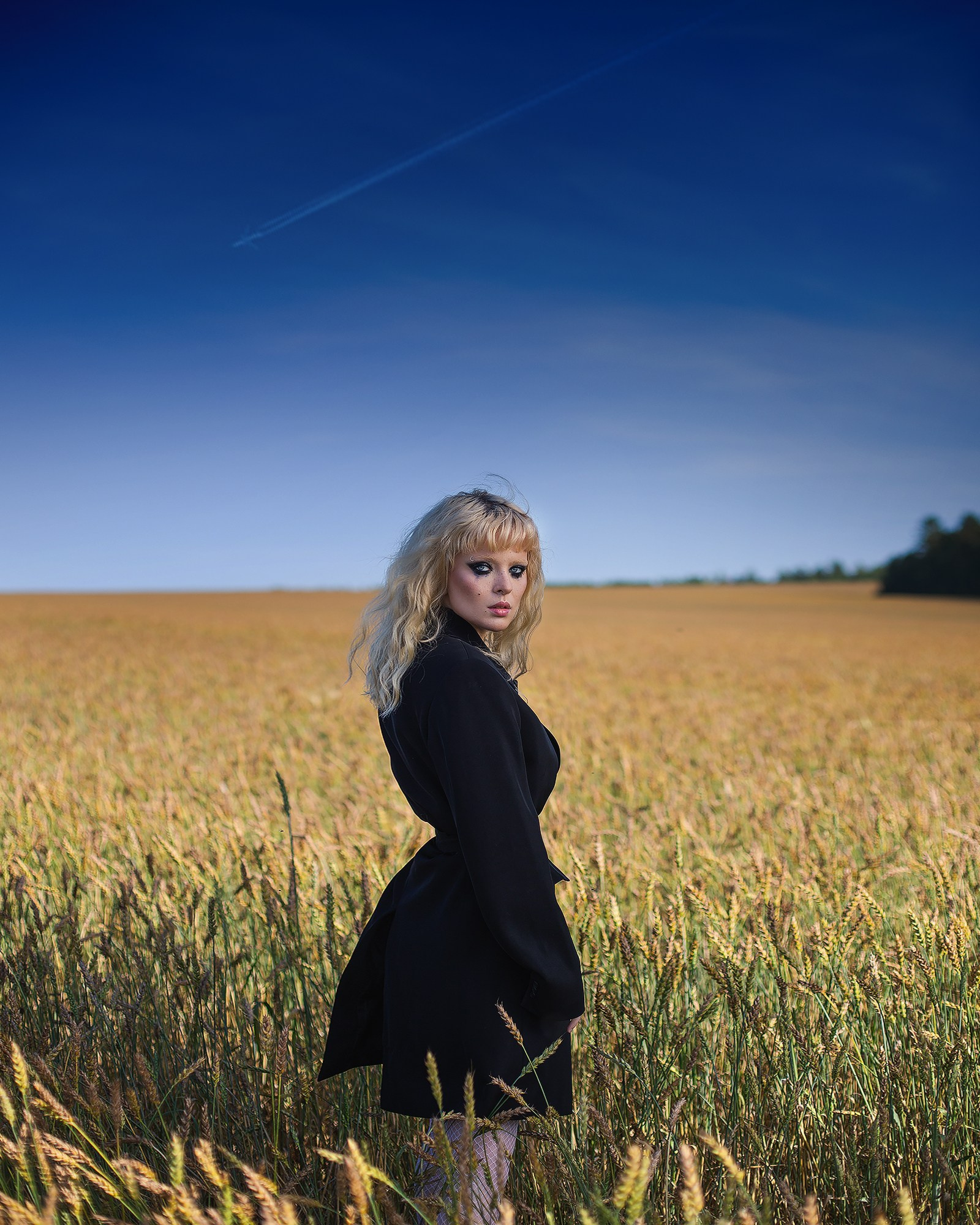 Екатерина. Плащ и шляпа. Фотограф Пётр Заболотский
