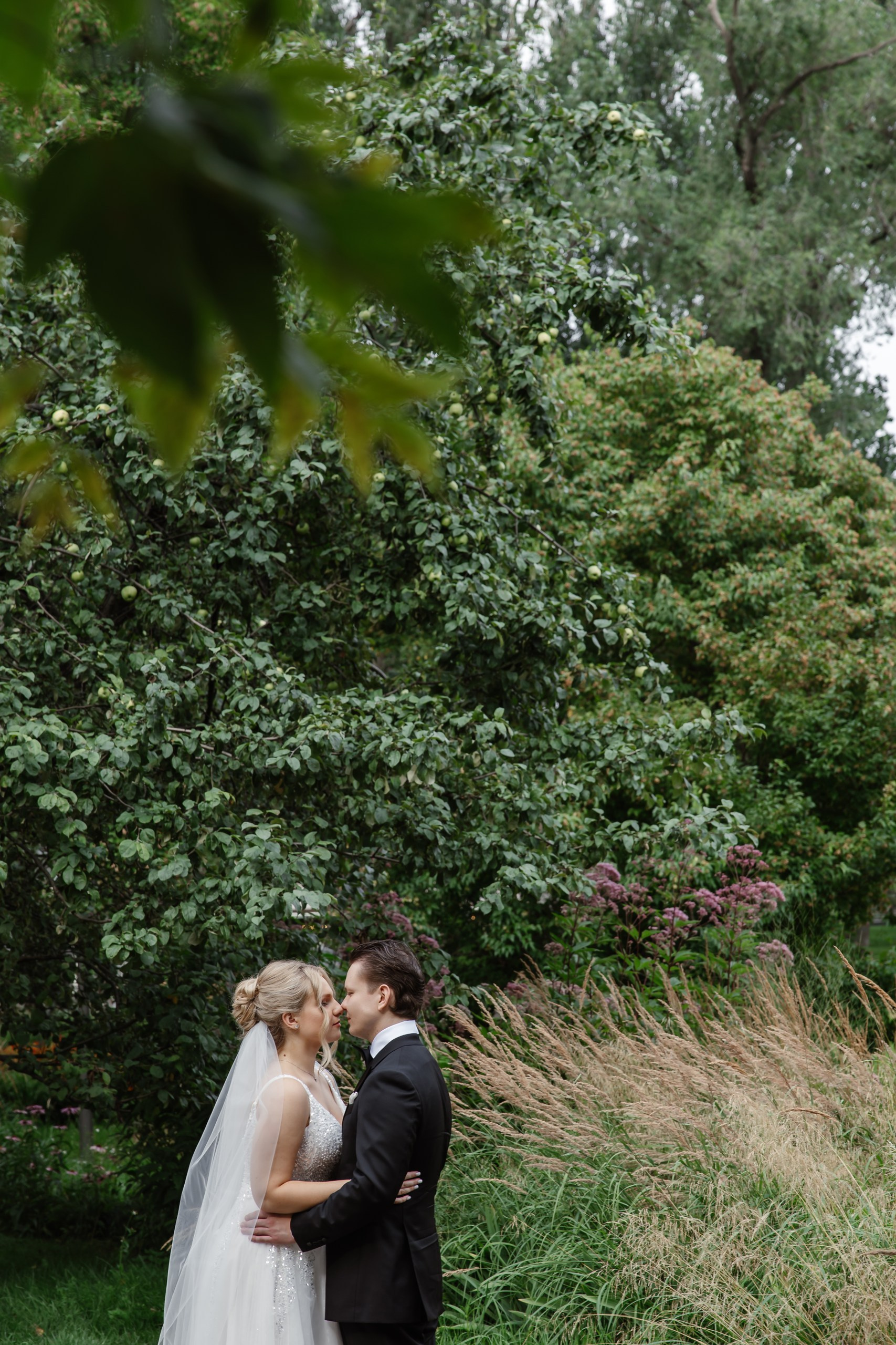 Свадьба до 100 тысяч рублей с гостями: реально ли? Полный гид по бюджетному торжеству. Фотограф, видеограф на свадьбу в Москве Никита Назаров