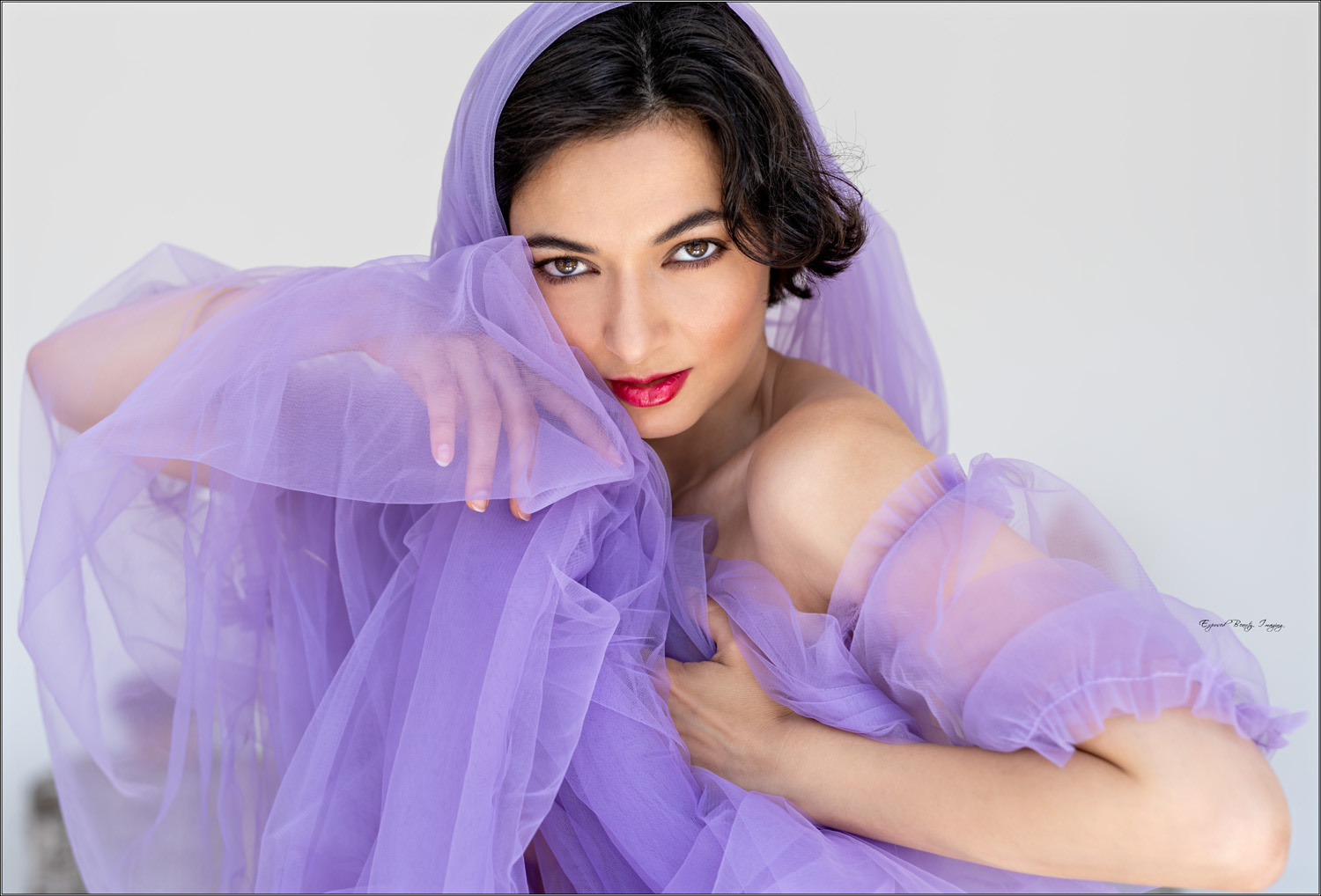 Official website of the international art model Naya