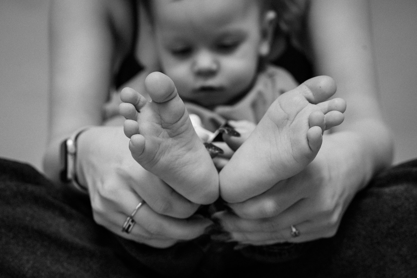 Фотосессия на 1 годик ребенка, первый день рождения малыша в Москве. Фотограф и видеограф от проекта Продолжение рода. Фотографы на роды в Москве. Фото и видео родов. Фотопроект «Продолжение рода»