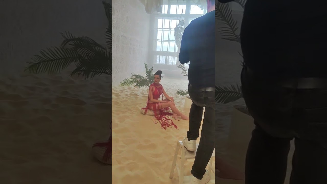 Фотосессия в студии студии с песком WoodStudio Miraj. Владимир Власенко — женский фотограф в Москве