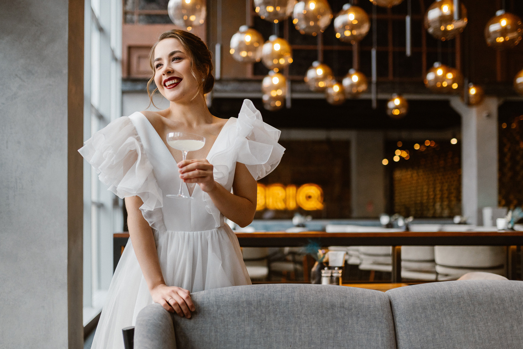 Истории любви наших невест, которые нашли платье мечты в салоне Бонжур. Свадебный салон-ателье Бонжур в Минске Bonjour