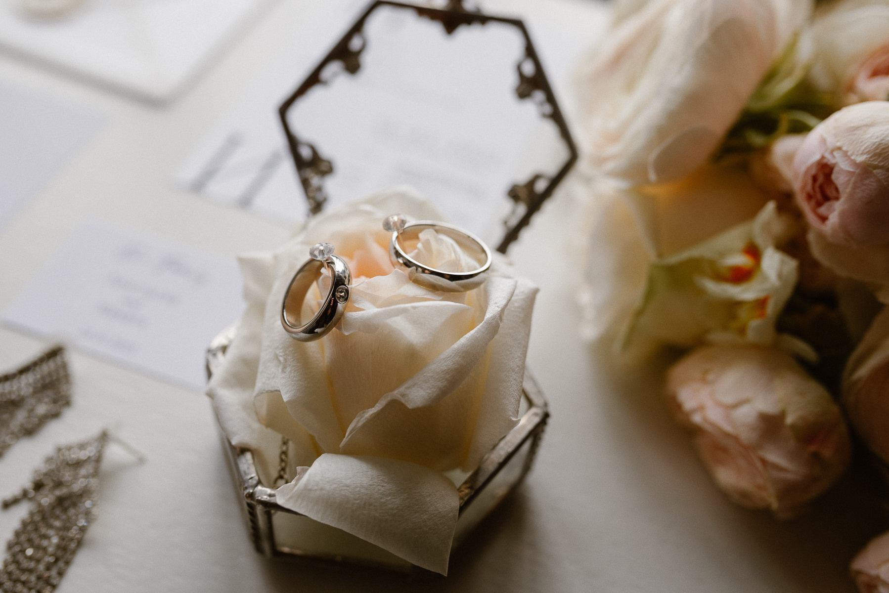 Контакты свадебного салона-ателье Бонжур в Минске. Свадебный салон-ателье Бонжур в Минске Bonjour