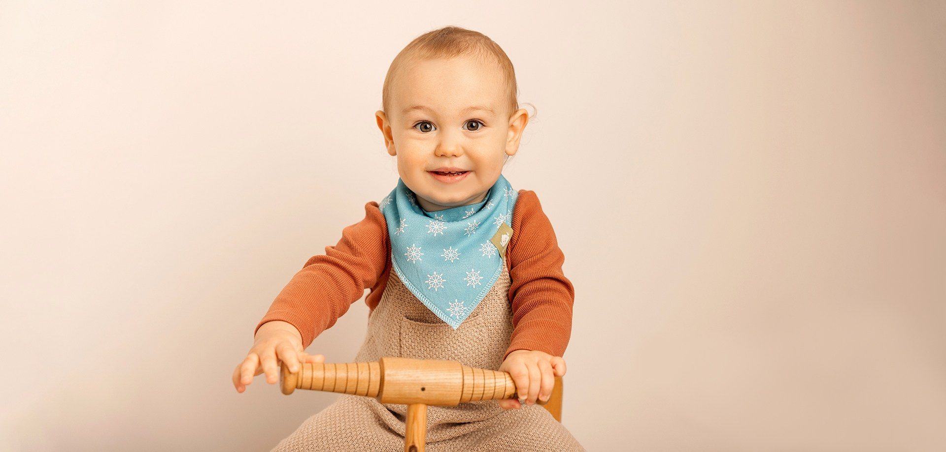 Фотосессия детской одежды для маркетплейсов от фотографа. Фотосессия в студии в Москве от профессионального фотографа услуги по доступным ценам