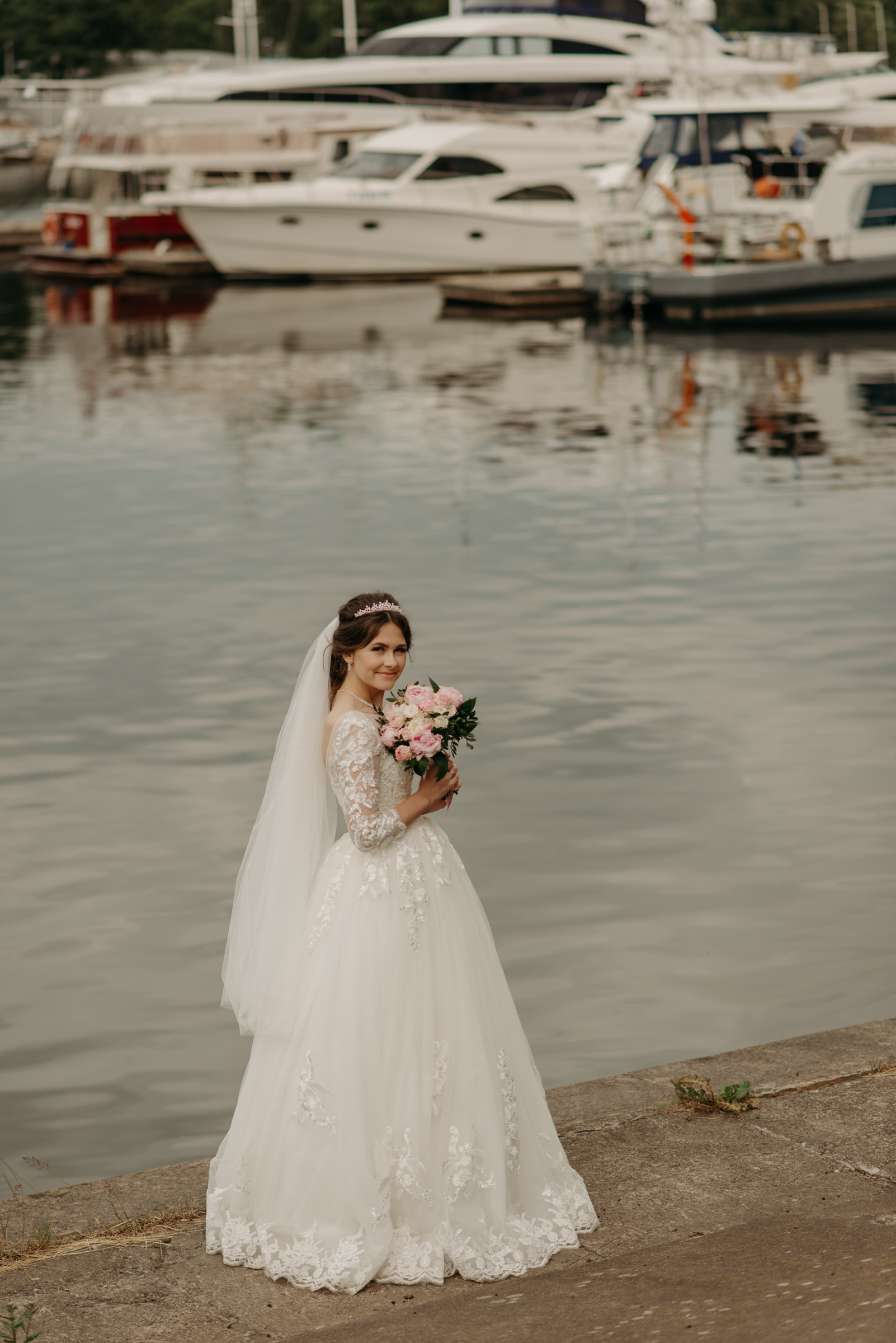 Свадебная фотосессия в яхт клубе на Петровской косе в Санкт-Петербурге. Свадебный фотограф в Санкт-Петербурге Венера Ахметова