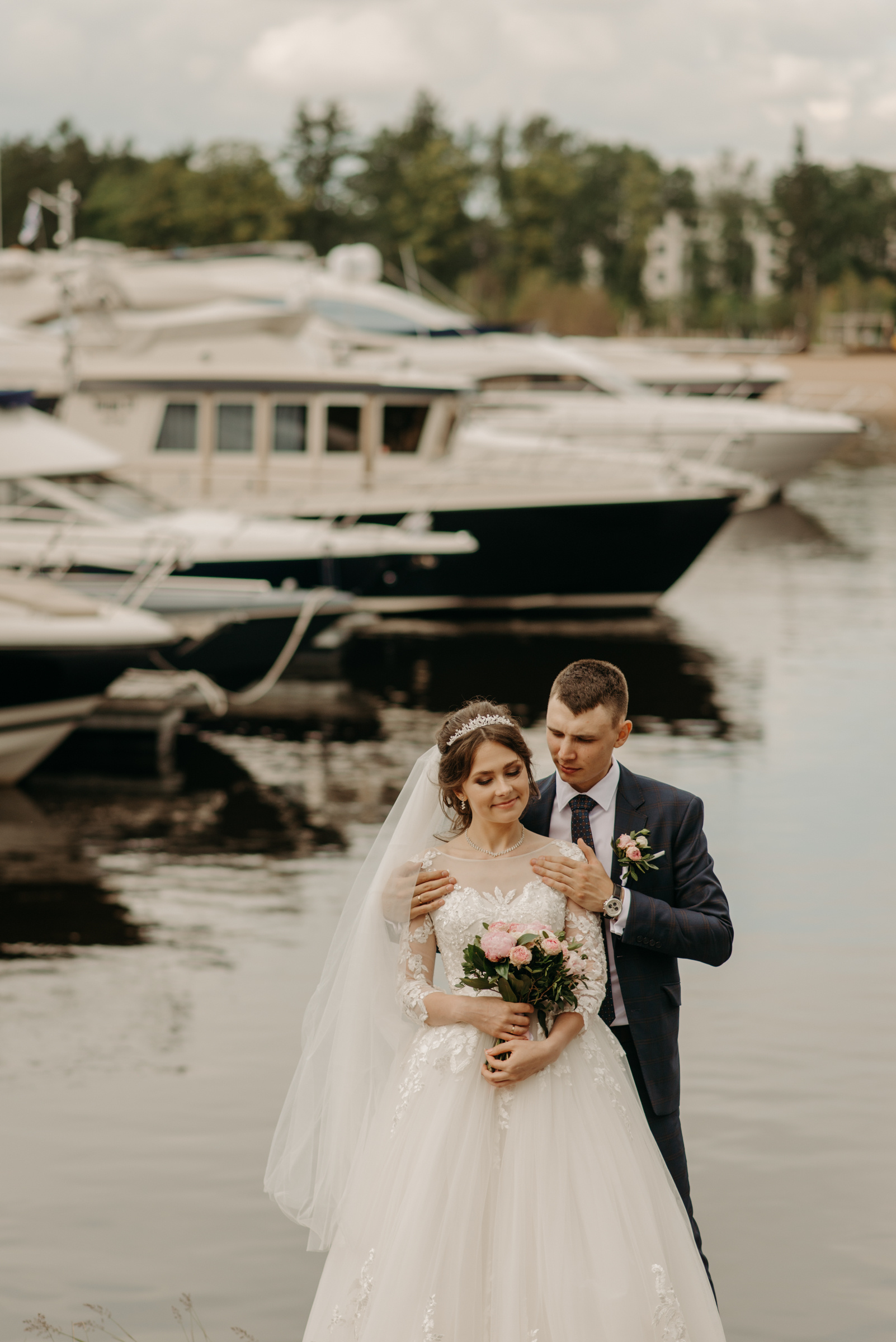 Свадебная фотосессия в яхт клубе на Петровской косе в Санкт-Петербурге. Свадебный фотограф в Санкт-Петербурге Венера Ахметова