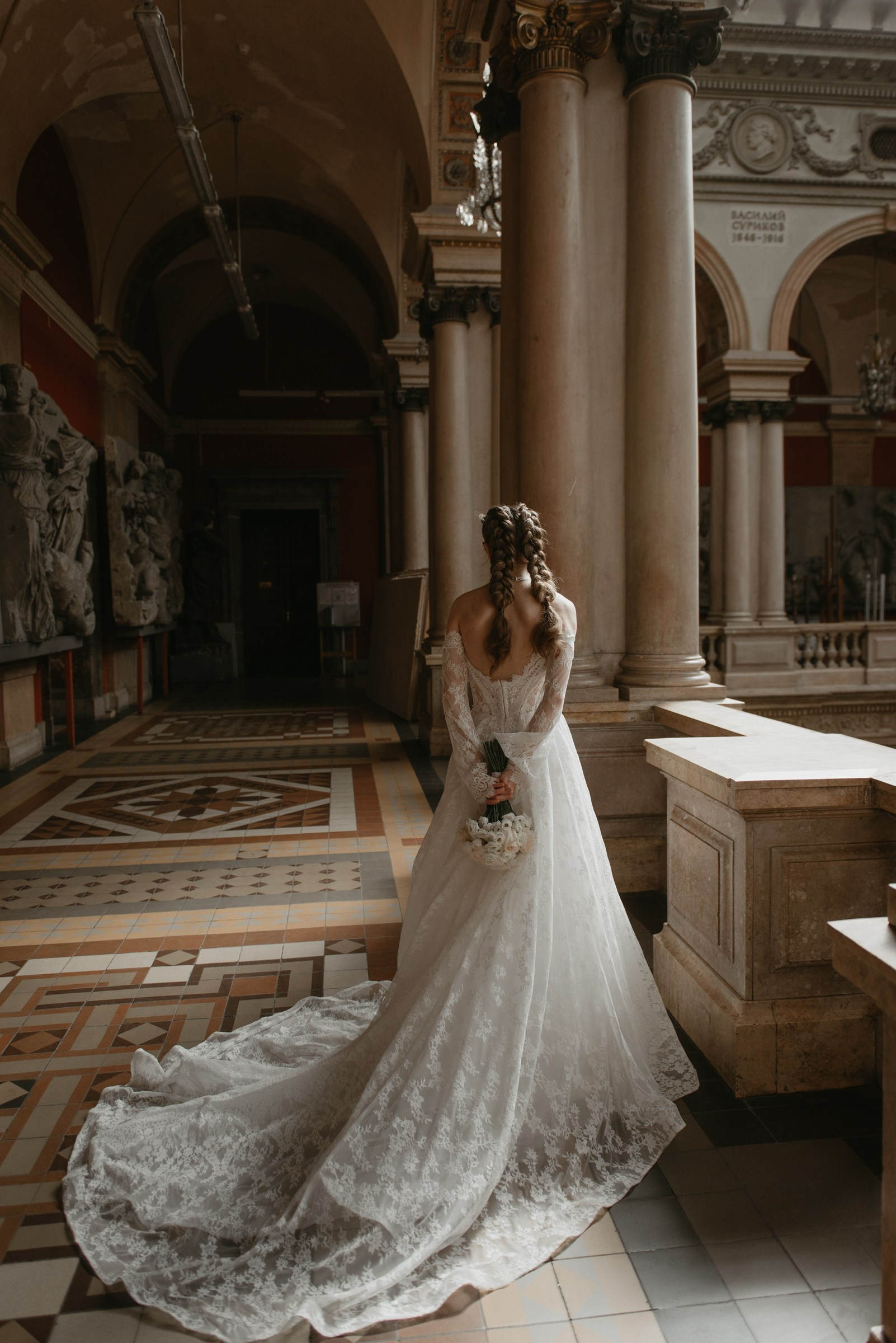 Закрытые места для свадебной фотосессии в дождь, осенью или зимой. Свадебный фотограф в Санкт-Петербурге Венера Ахметова