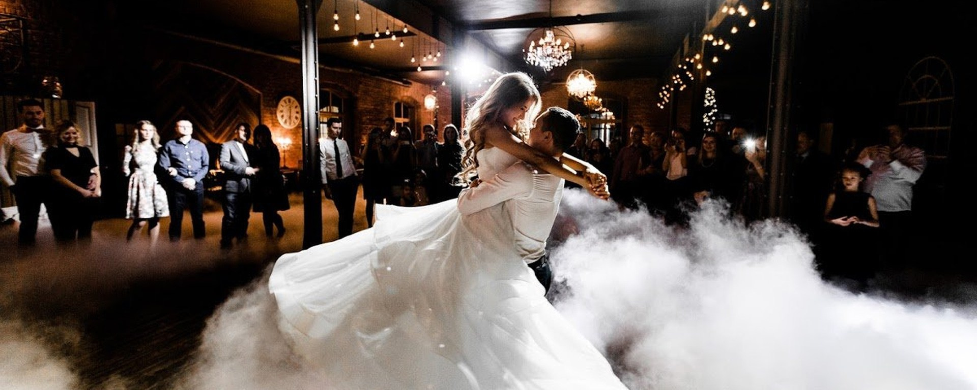 ИВЕНТОВЫЙ СВЕТ (EVENT LIGHT) НА СВАДЬБЕ. Фото и видеосъемка в Кызыле, аэросъемка Кызыл, фотограф, видеограф