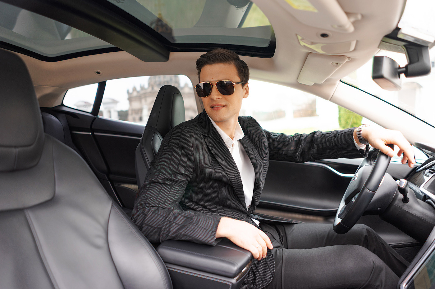 Фотосессия с Tesla от Алеси Энберт