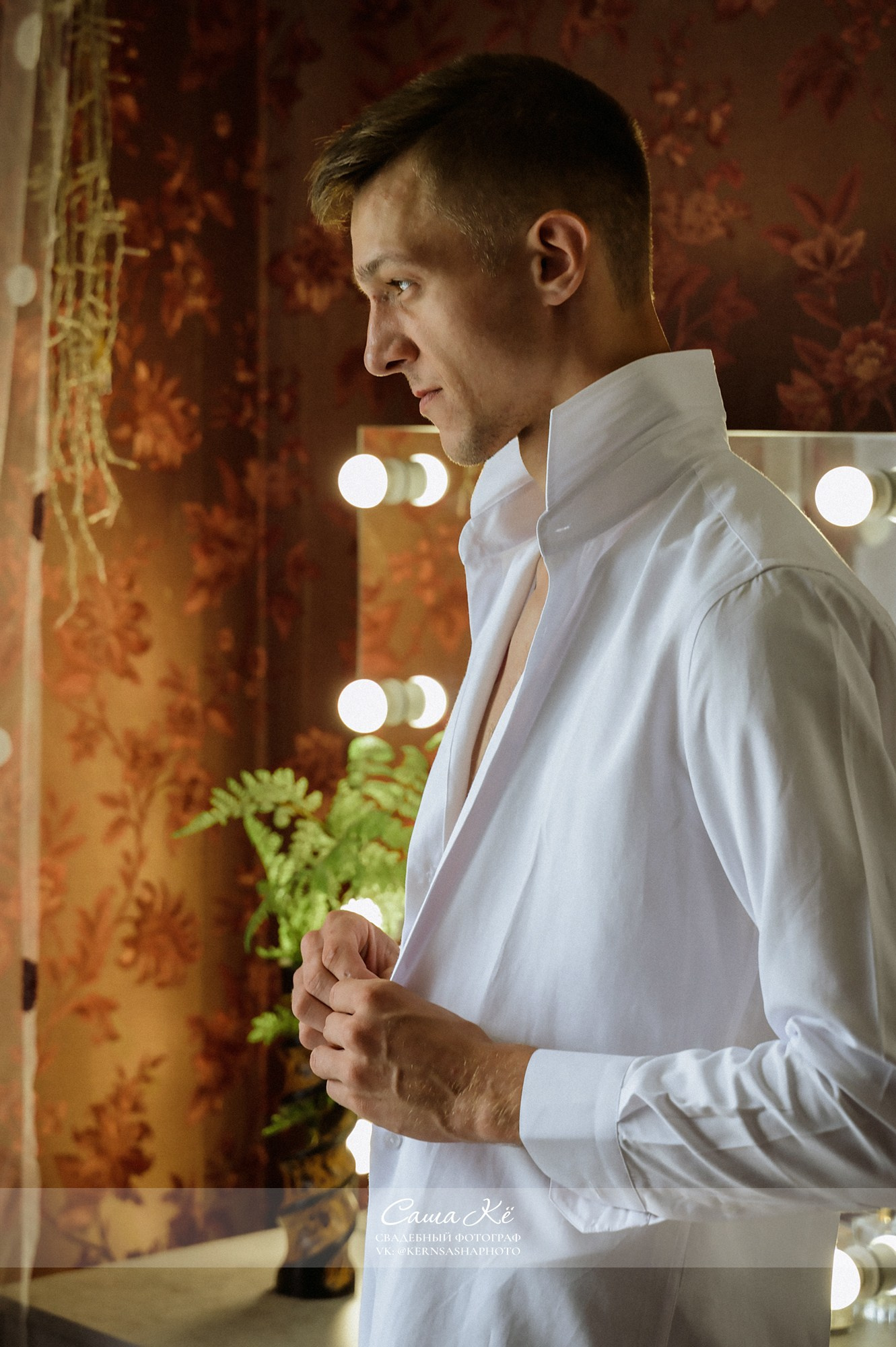 Открытость чувств и улыбок на закрытой локации. Профессиональный фотограф из Новосибирска — Саша Кё.