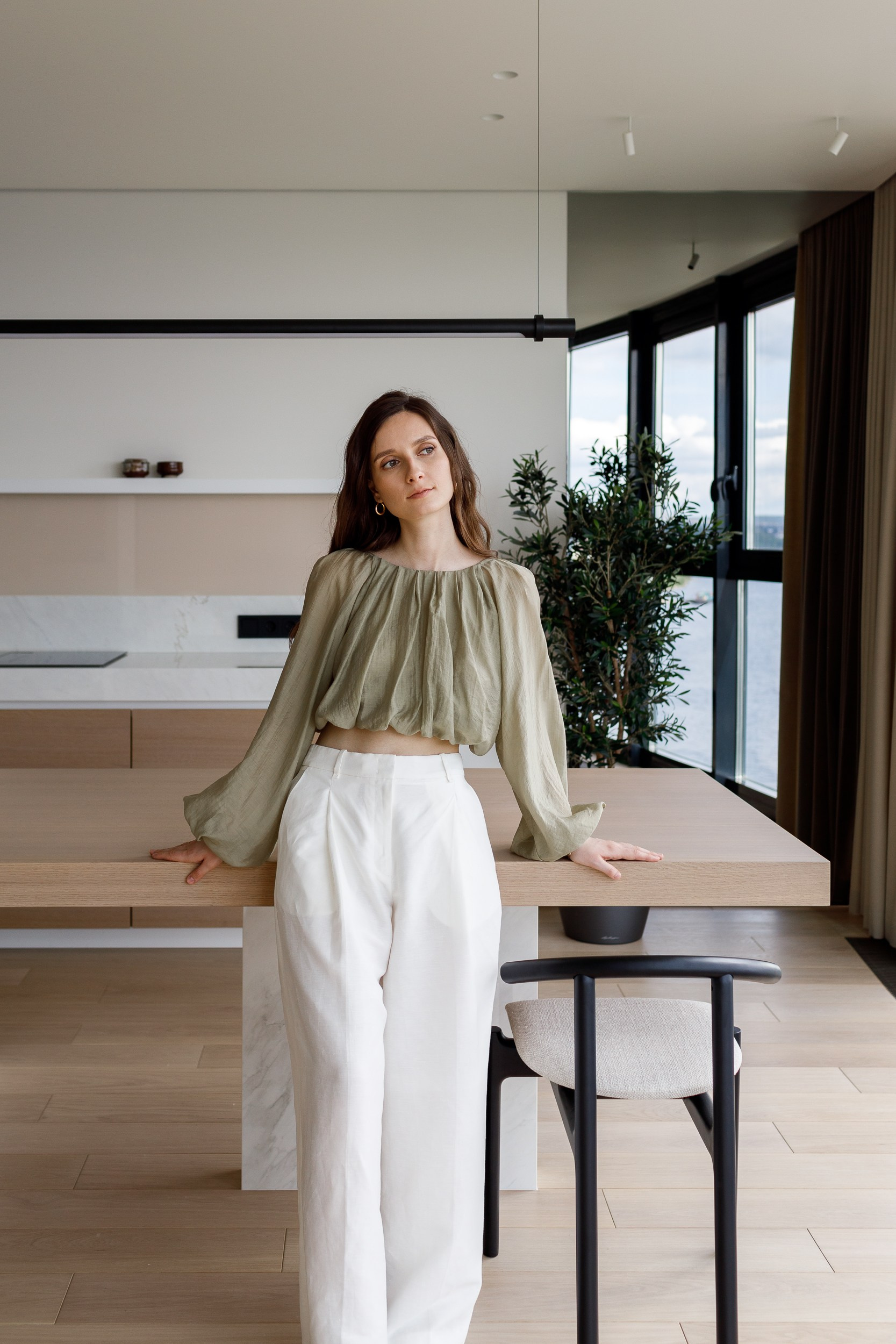 Профессиональная съемка портретов в интерьере в Самаре. Интерьерный фотограф Дима Птицын и стилист Дарья Копылова