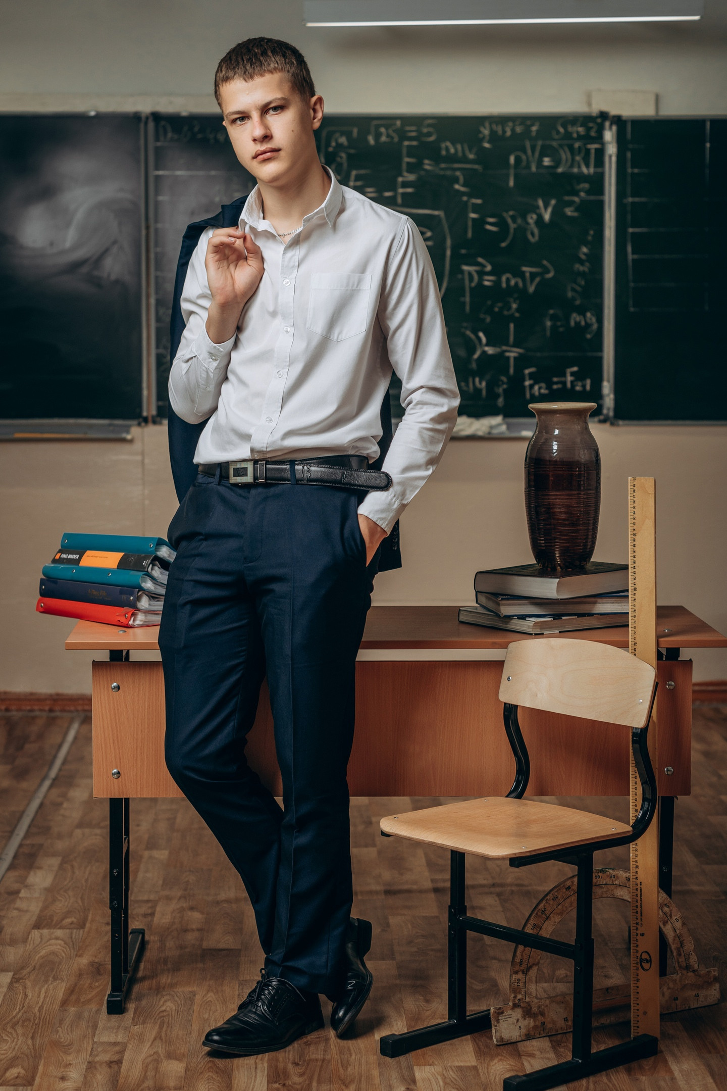 Заказать выпускные альбомы в городе Хабаровск, достаточно просто. Не важно, 9-ый или 11-ый класс,мы выполняем все виды школьных фотосессиий, для выпускников Хабаровских школ.