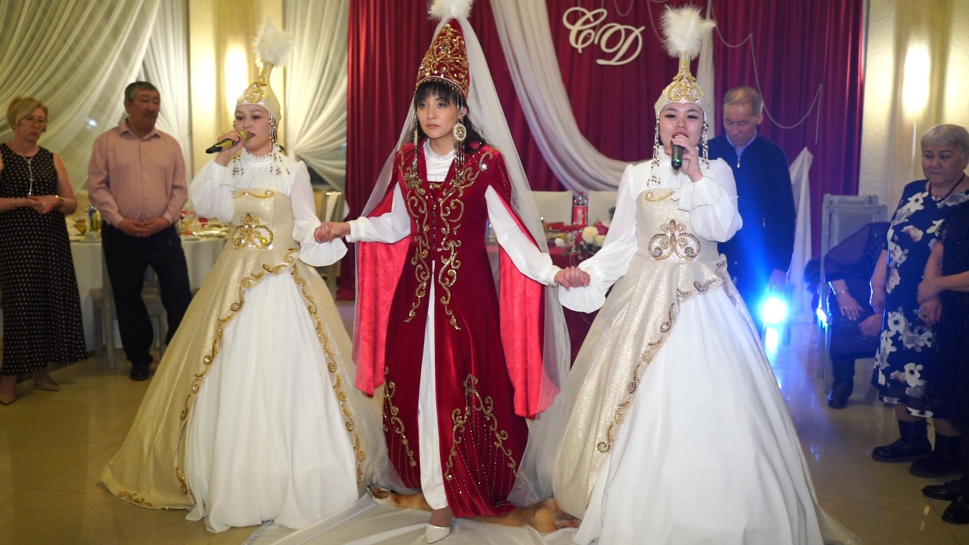 Свадебный видеограф. Семейный и свадебный фотограф Молодзяновская Елена