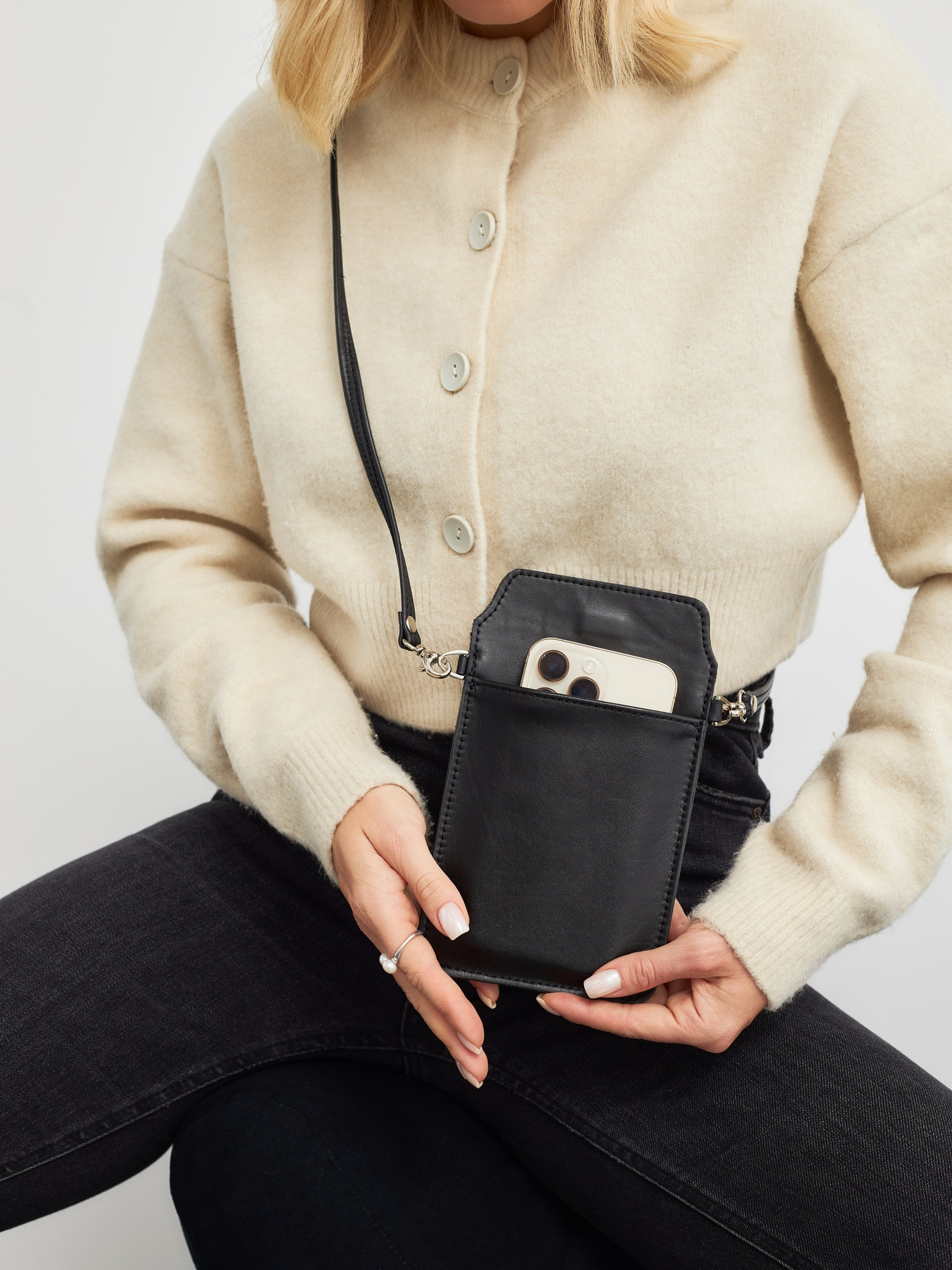 Модель Ш. Бренд Alligatore Biaco — это изящные изделия из натуральной кожи