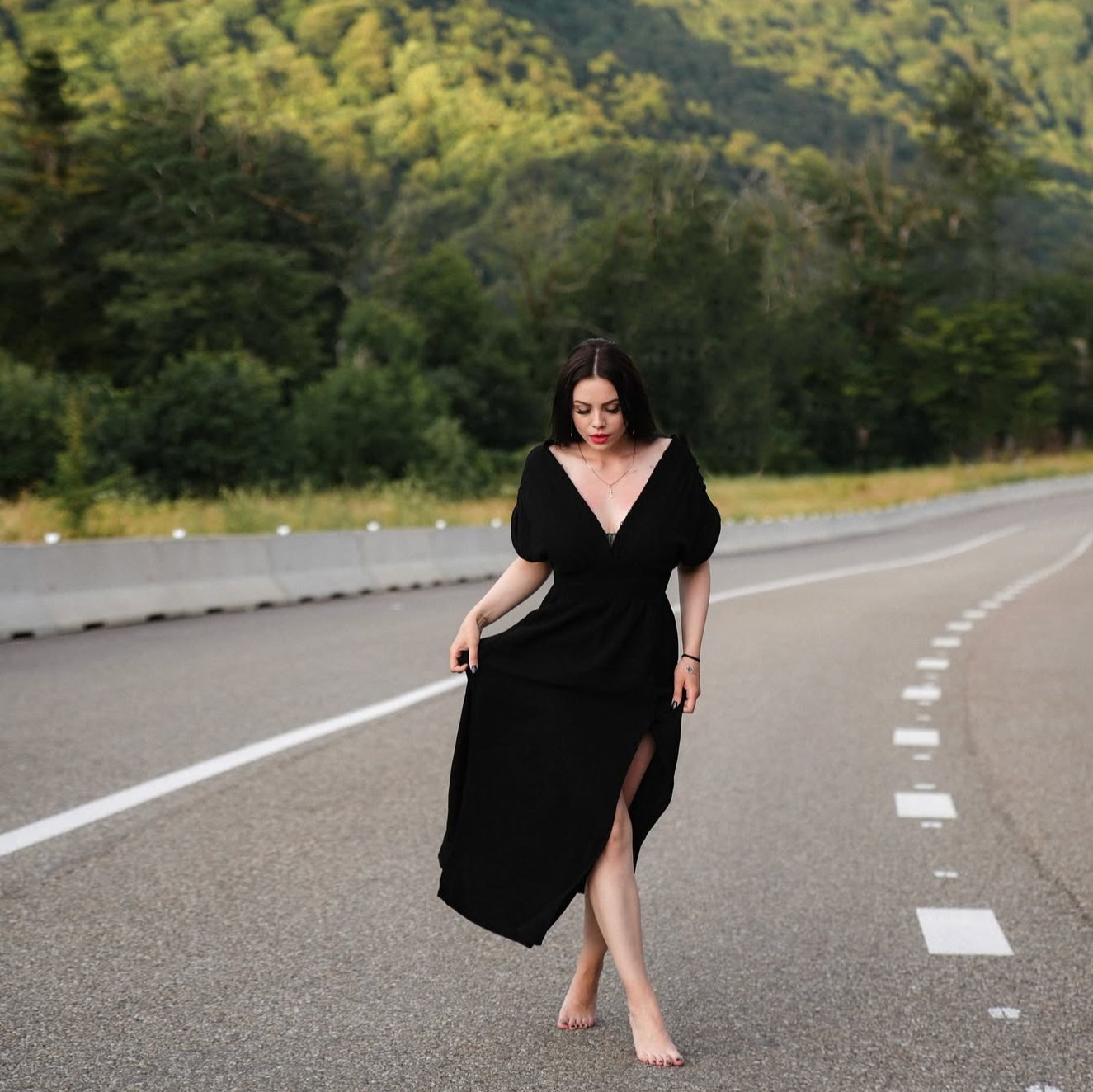 Авторские путешествия на красном кабриолете Lexus. Сочи, Адлер, Сириус, Красная Поляна, озеро Рица. Личный водитель и фотограф. Свадебный фотограф в Сочи и Адлере — Фотосессии на море и в горах | Виктор Рогулев