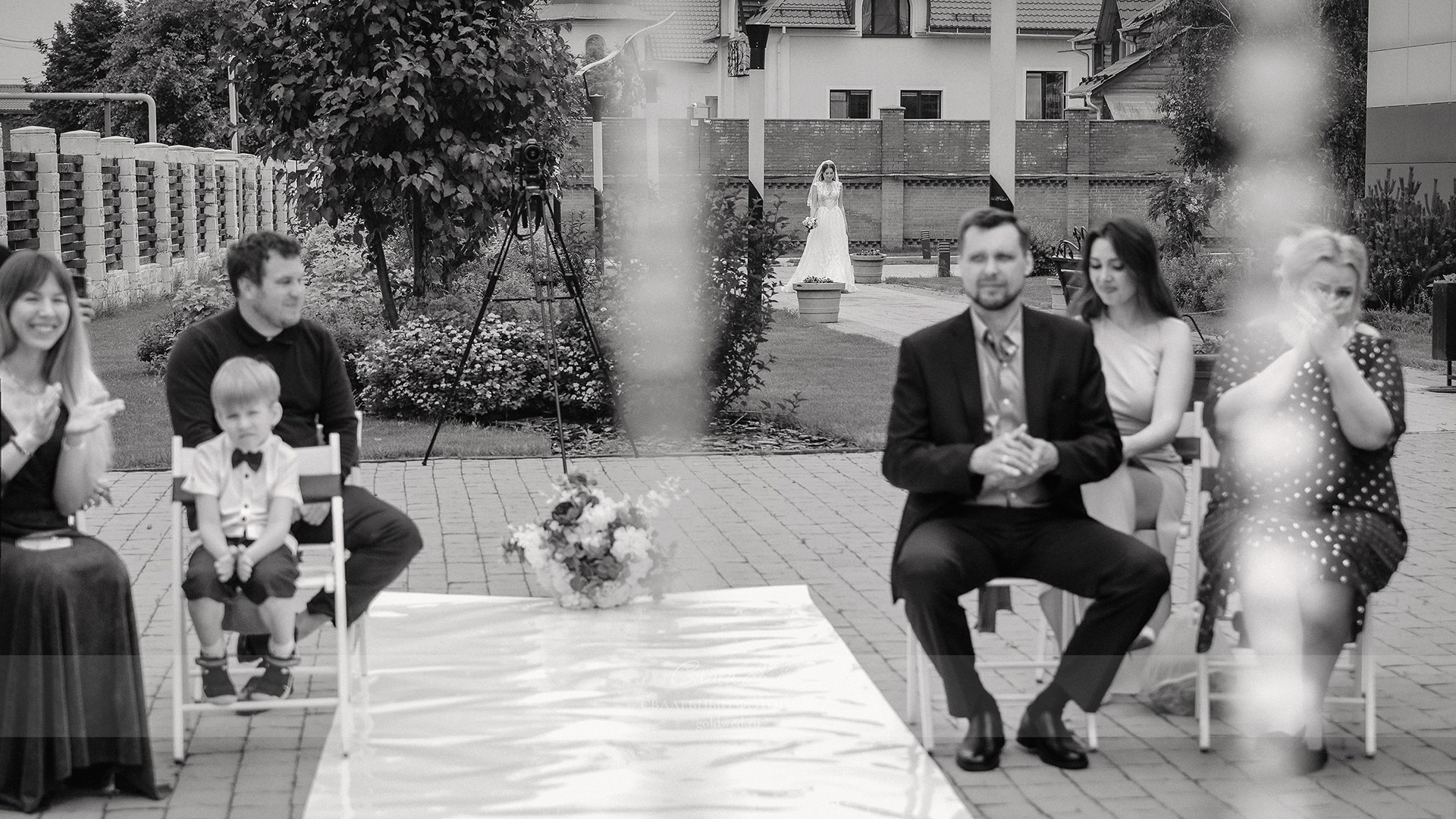 Свадебная фотосессия A&N в дождливую и пасмурную погоду в Новосибирске от профессионального фотографа Саши Кё. Свадебный, семейный и event фотограф в Новосибирске и Новосибирской области Саша Кё