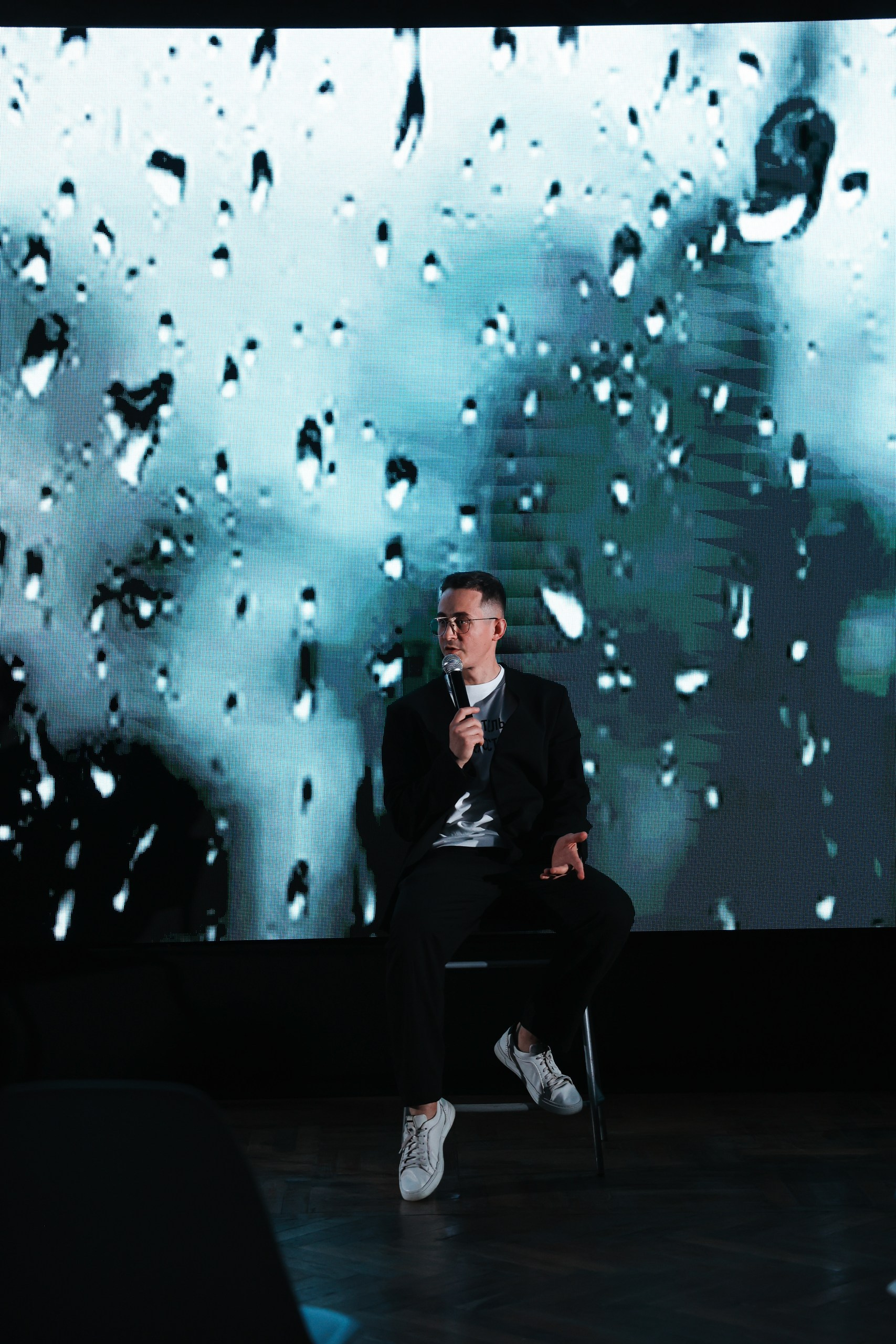 Ведущий Вячеслав Тиманов