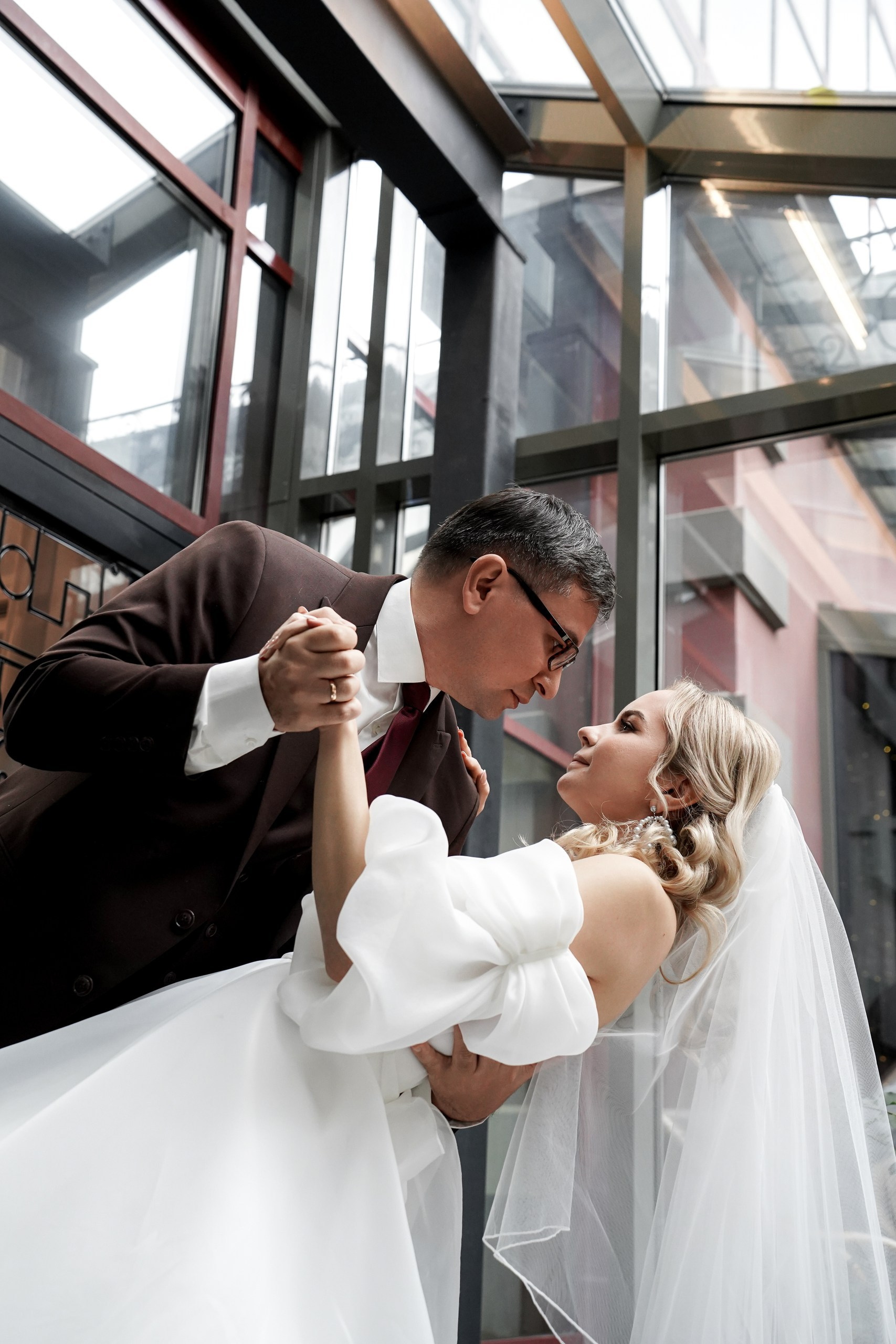 Свадебная фотосессия «4 часа». Отель Резиденция в Ростове-на-Дону. Кадры молодоженов на природе. Фотосессия банкета 1 час. Свадебный фотограф в Ростове-на-Дону. Таинство Крещения и Венчания, семейные фотосессии. Алёна Чёботова