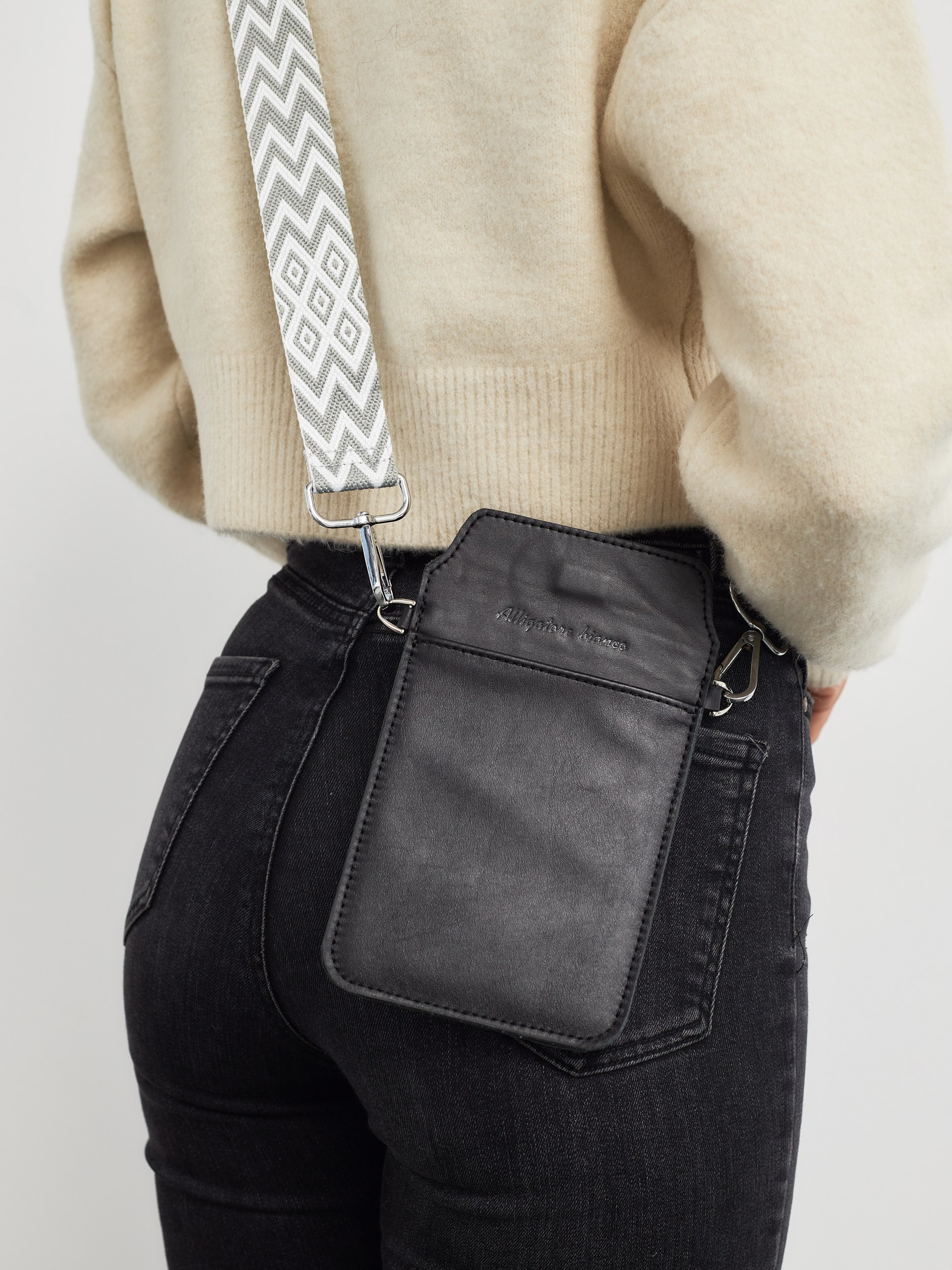 Модель Ш. Бренд Alligatore Biaco — это изящные изделия из натуральной кожи