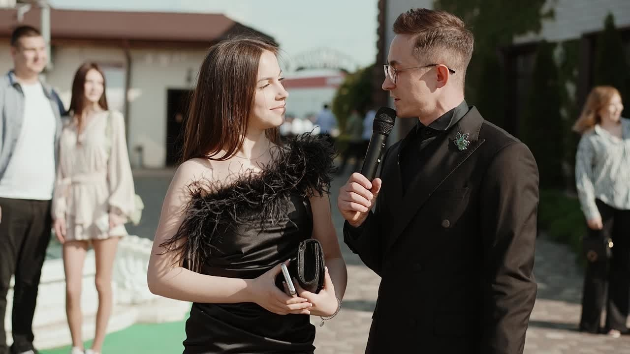 Ведущий Вячеслав Тиманов