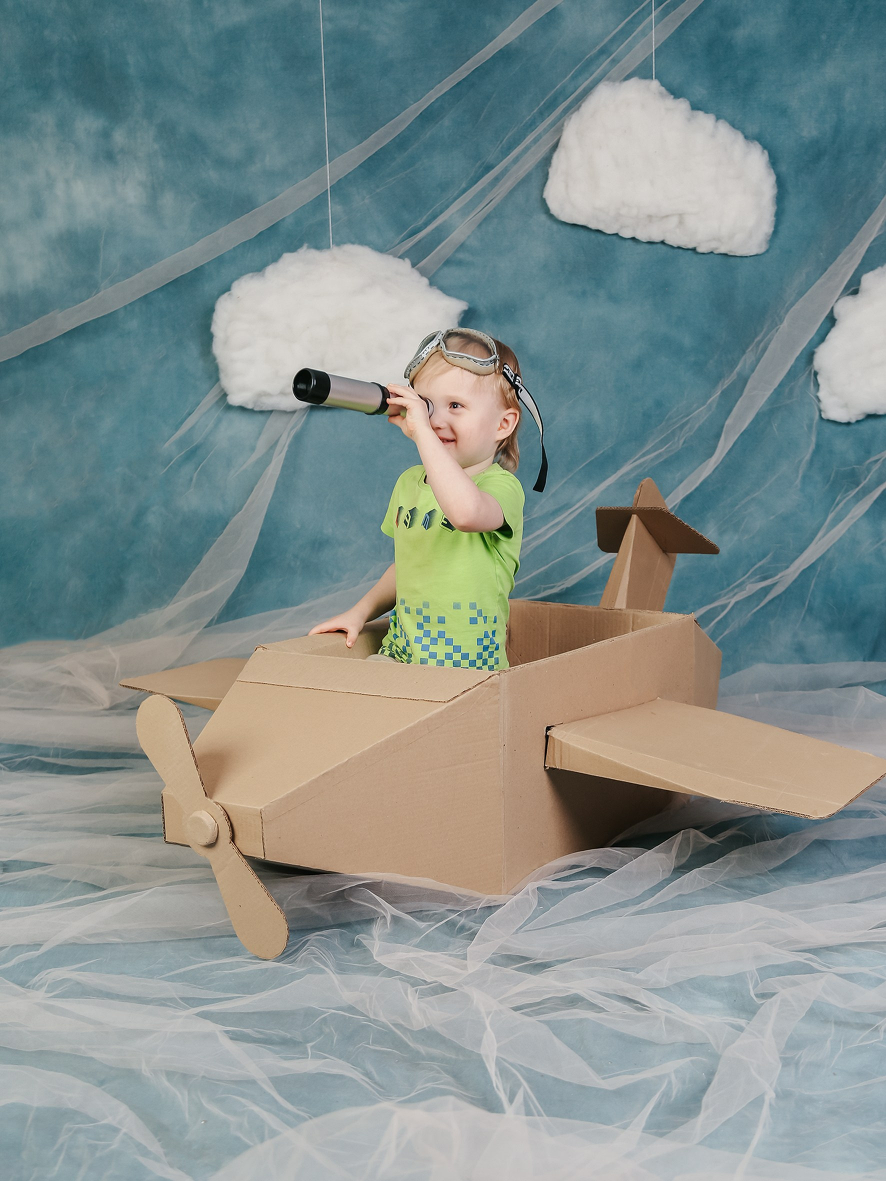 Общее фото в детском саду с выездным реквизитом в Тюмени. Выпускные альбомы в Тюмени для школ, садов, вузов спортивных секций