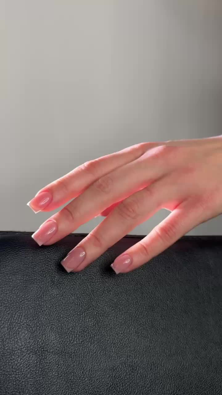 Услуги мастеров маникюра. Салон красоты Праvда в Москве