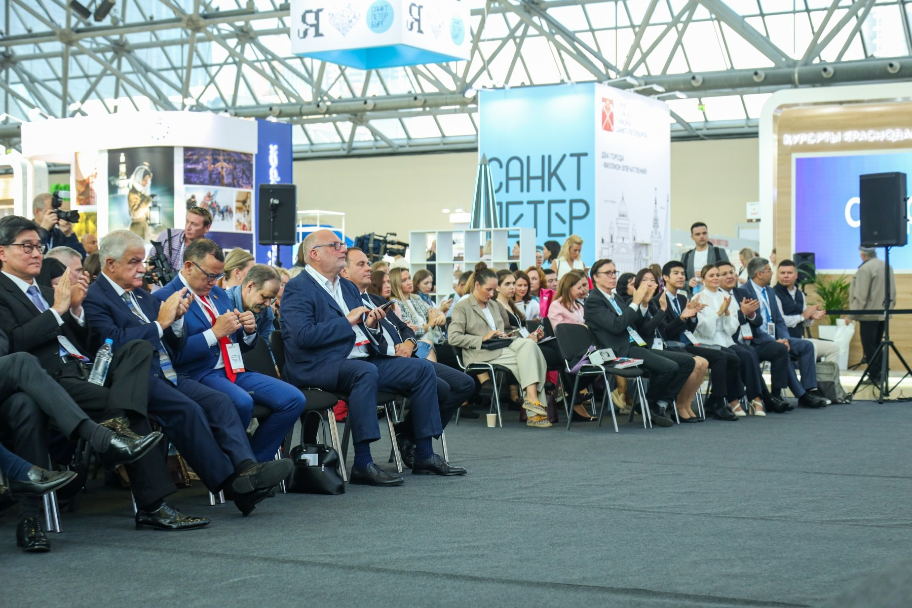 Съёмка стенда на выставке. Фотограф на мероприятие в Москве Марик