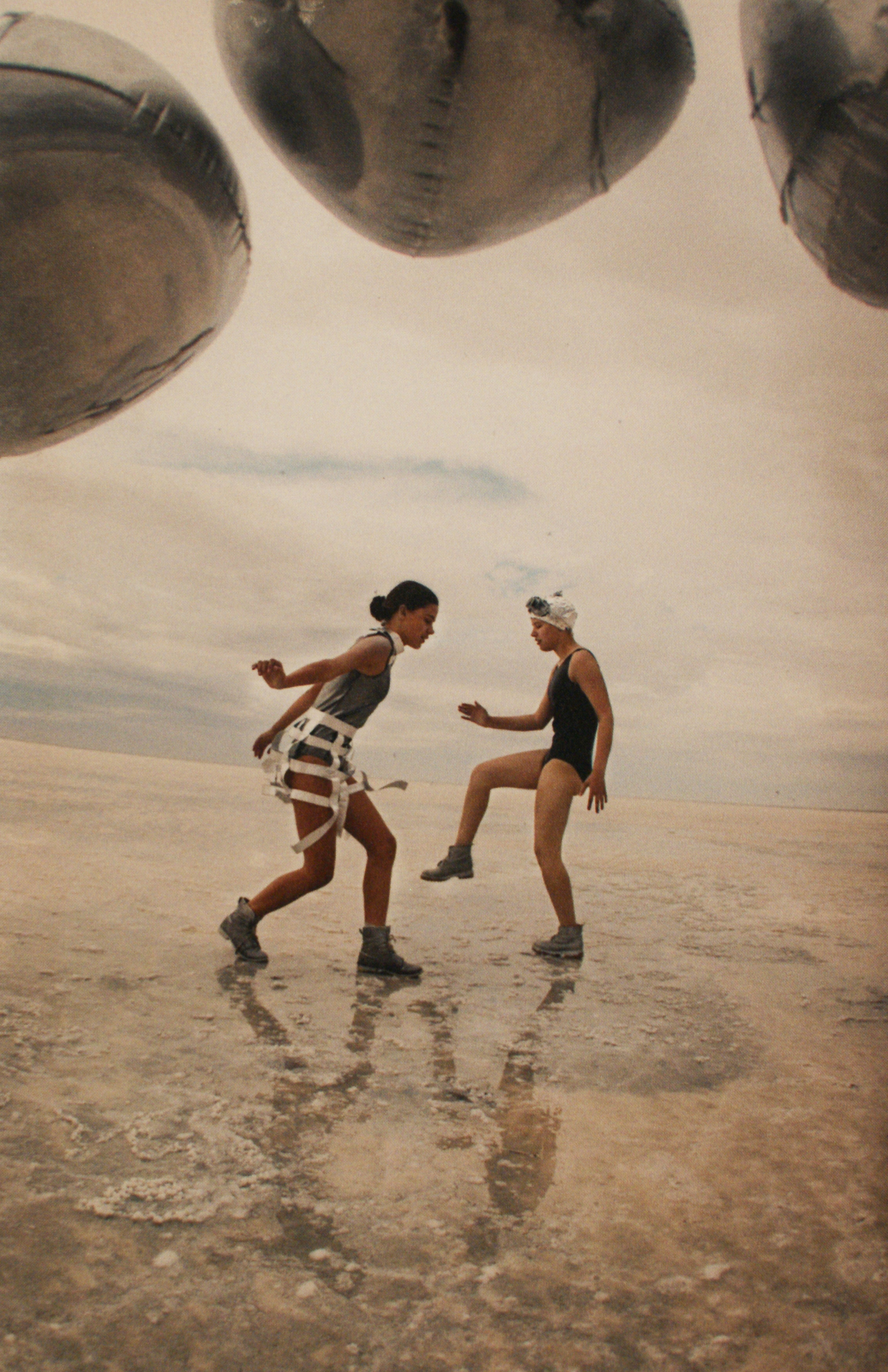 Акцион Кости - это игра на произведения искусства