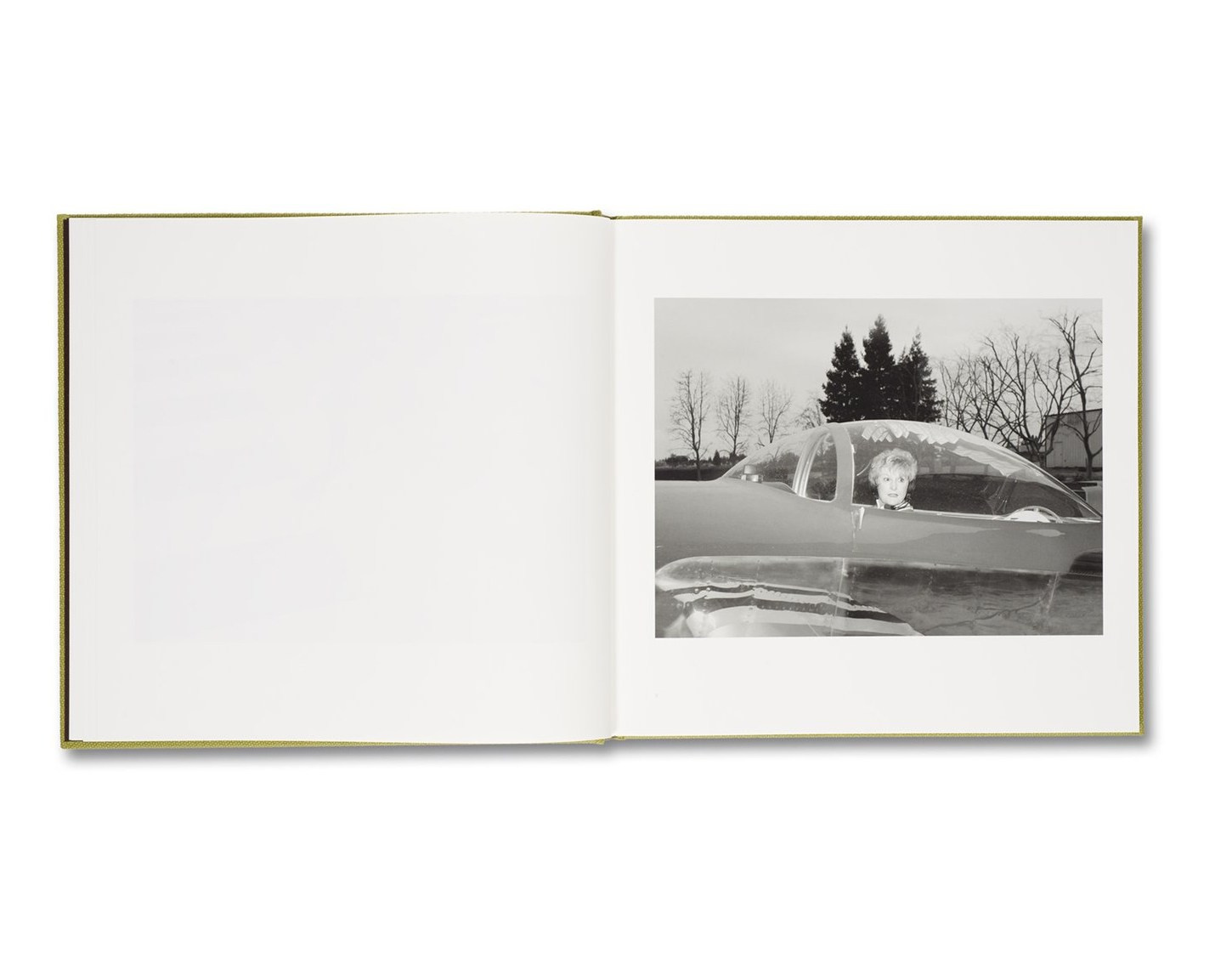 Фотокнижная библиотека Эдуарда Савосина. Фотограф и исследователь фотографии из Санкт-Петербурга Елизавета Веприцкая