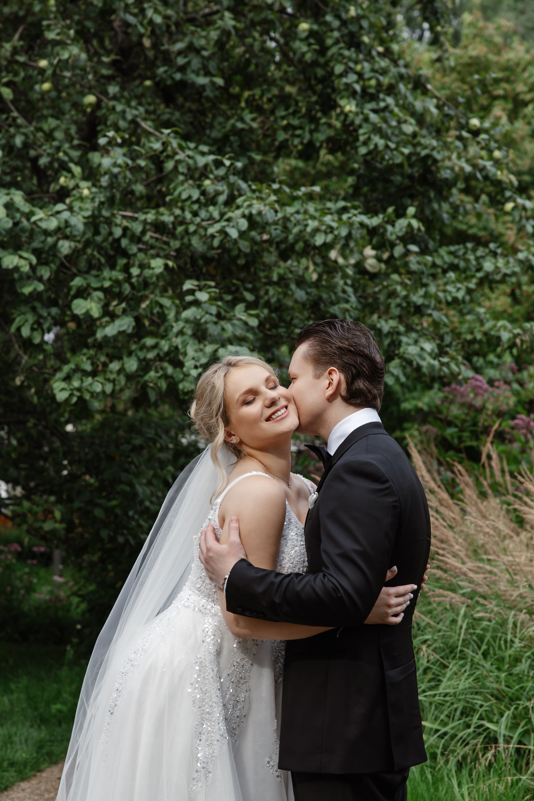 Свадьба до 100 тысяч рублей с гостями: реально ли? Полный гид по бюджетному торжеству. Фотограф, видеограф на свадьбу в Москве Никита Назаров