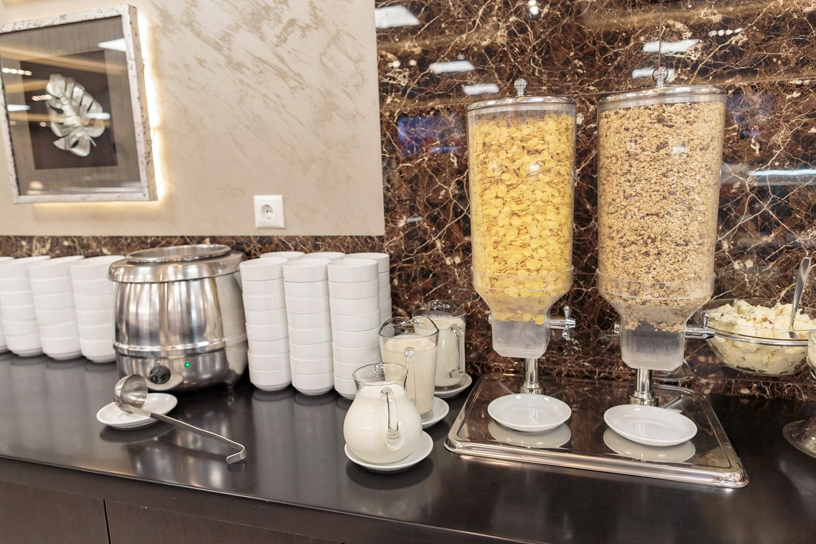 Шведский стол Гостиничного комплекса Севастополь. Свадебный и репортажный фотограф в Москве и Московской области