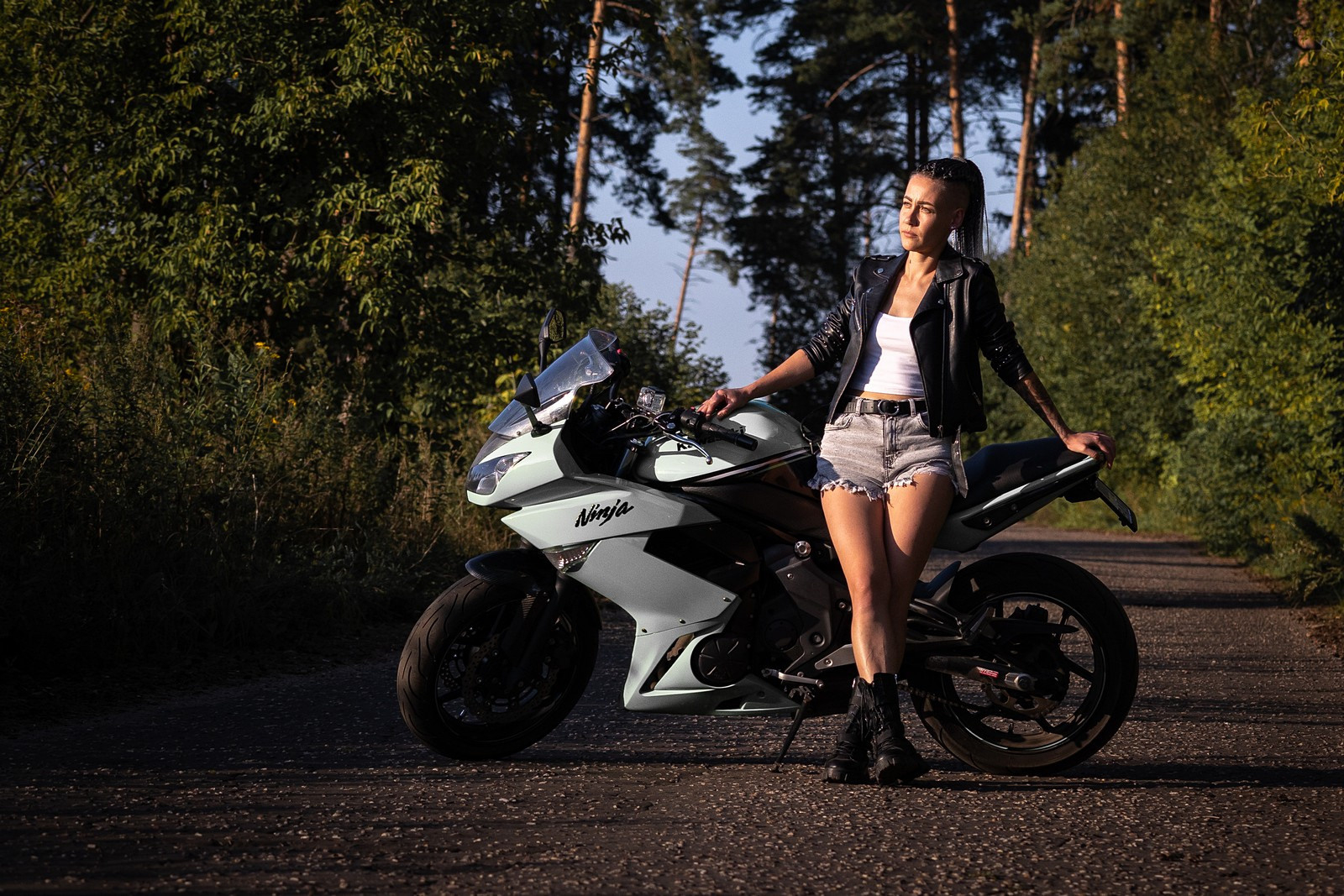 Портрет с мото. Свадебный и репортажный фотограф в Москве и Московской области