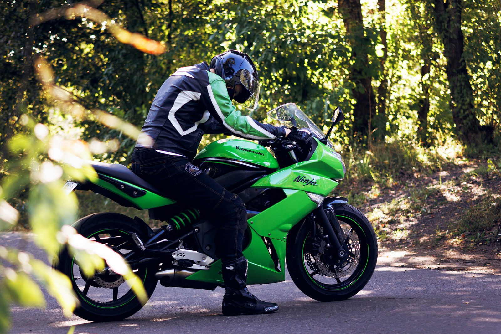 Мужской портрет с мото. Свадебный и репортажный фотограф в Москве и Московской области