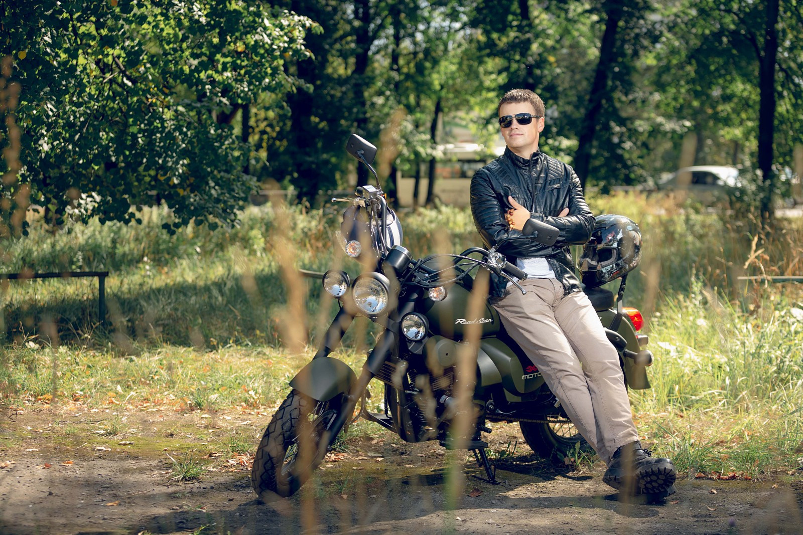 Мужской портрет с мото. Свадебный и репортажный фотограф в Москве и Московской области