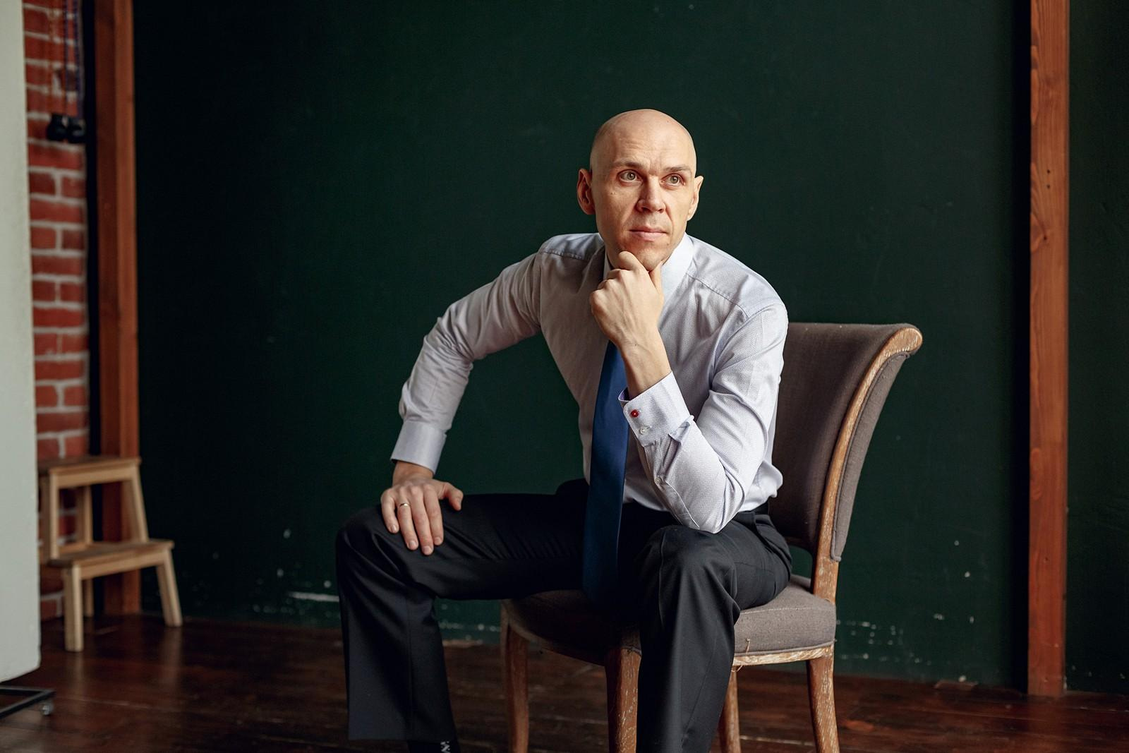 Мужской портрет в студии. Свадебный и репортажный фотограф в Москве и Московской области