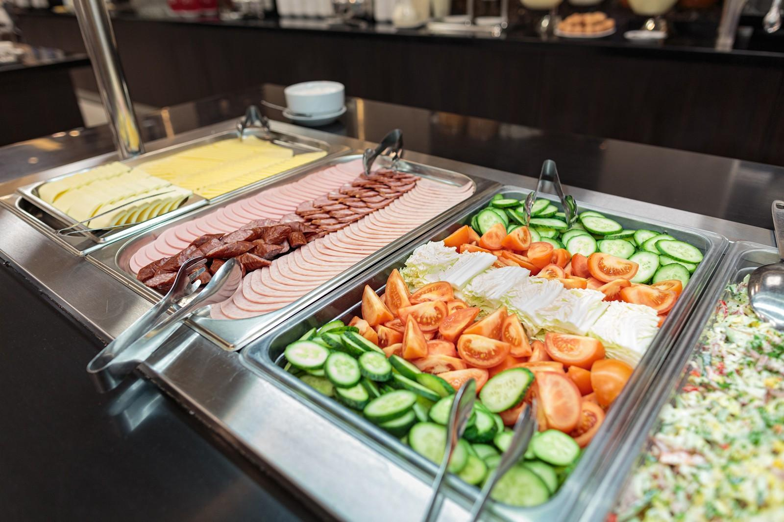 Шведский стол Гостиничного комплекса Севастополь. Свадебный и репортажный фотограф в Москве и Московской области