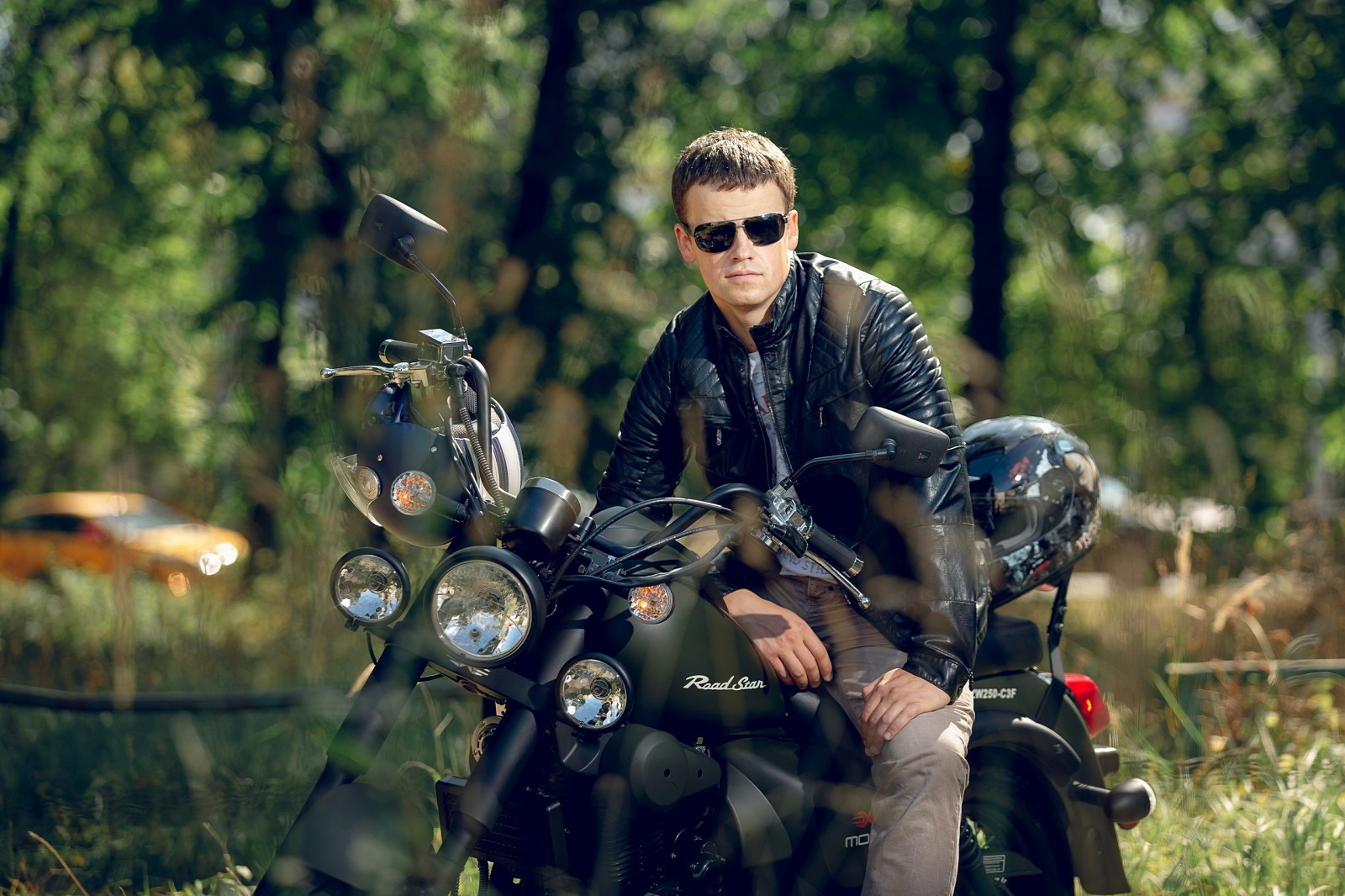 Мужской портрет с мото. Свадебный и репортажный фотограф в Москве и Московской области