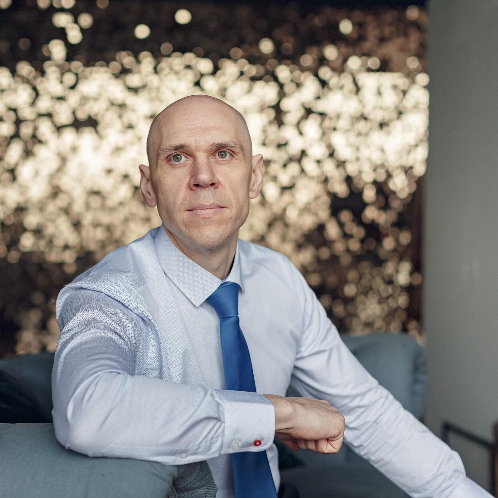 Мужской портрет в студии. Свадебный и репортажный фотограф в Москве и Московской области