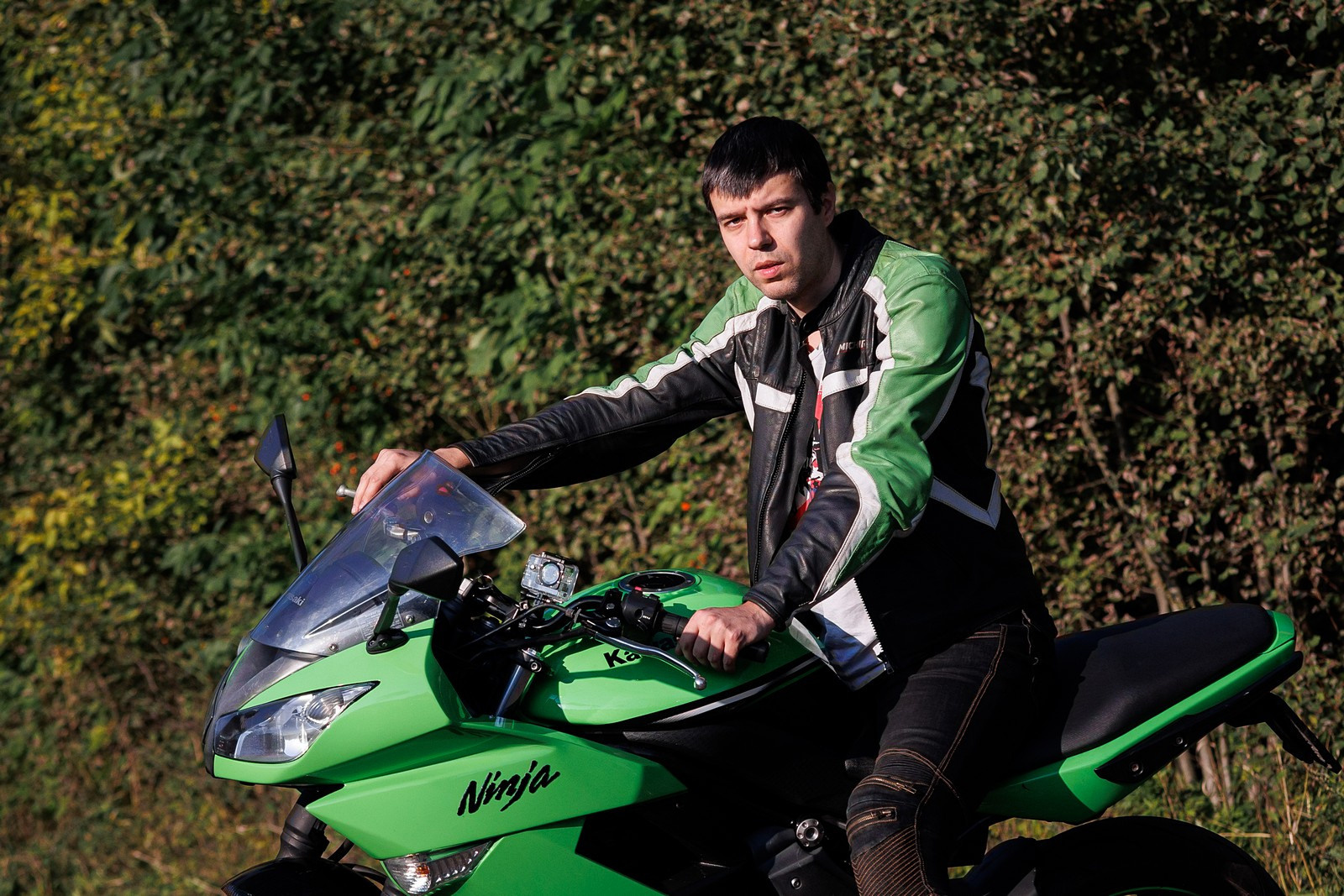 Мужской портрет с мото. Свадебный и репортажный фотограф в Москве и Московской области