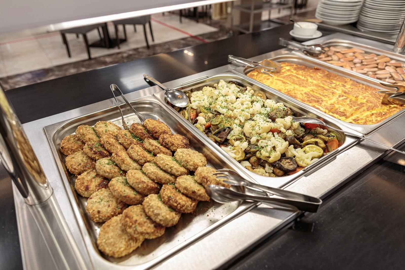 Шведский стол Гостиничного комплекса Севастополь. Свадебный и репортажный фотограф в Москве и Московской области