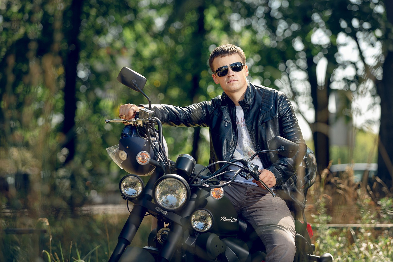 Мужской портрет с мото. Свадебный и репортажный фотограф в Москве и Московской области