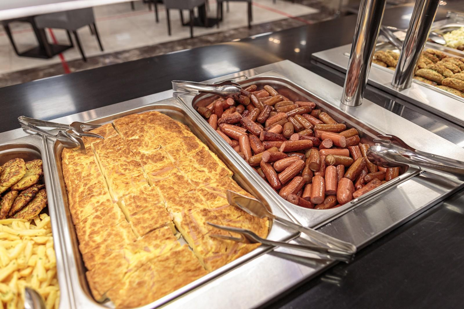 Шведский стол Гостиничного комплекса Севастополь. Свадебный и репортажный фотограф в Москве и Московской области