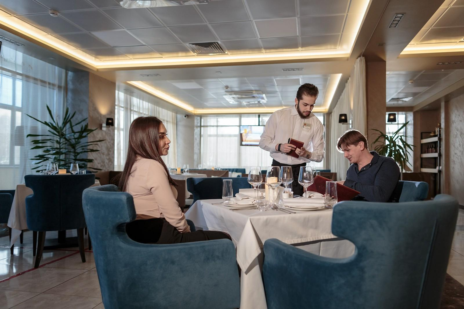 Ресторан Крым Гостиничного комплекса Севастополь. Свадебный и репортажный фотограф в Москве и Московской области