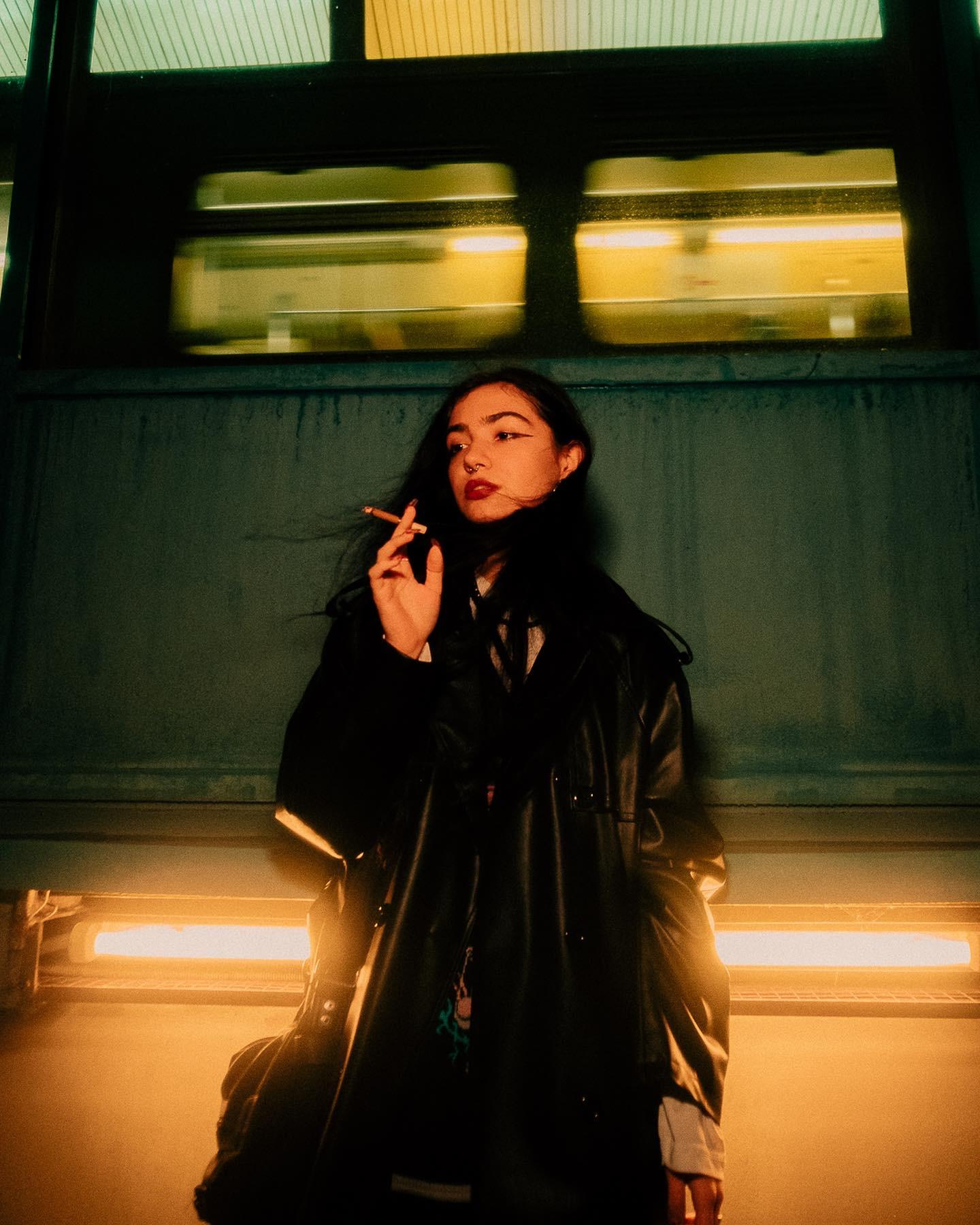 Individuale. Fotografo a Mosca con un’atmosfera notturna di foto