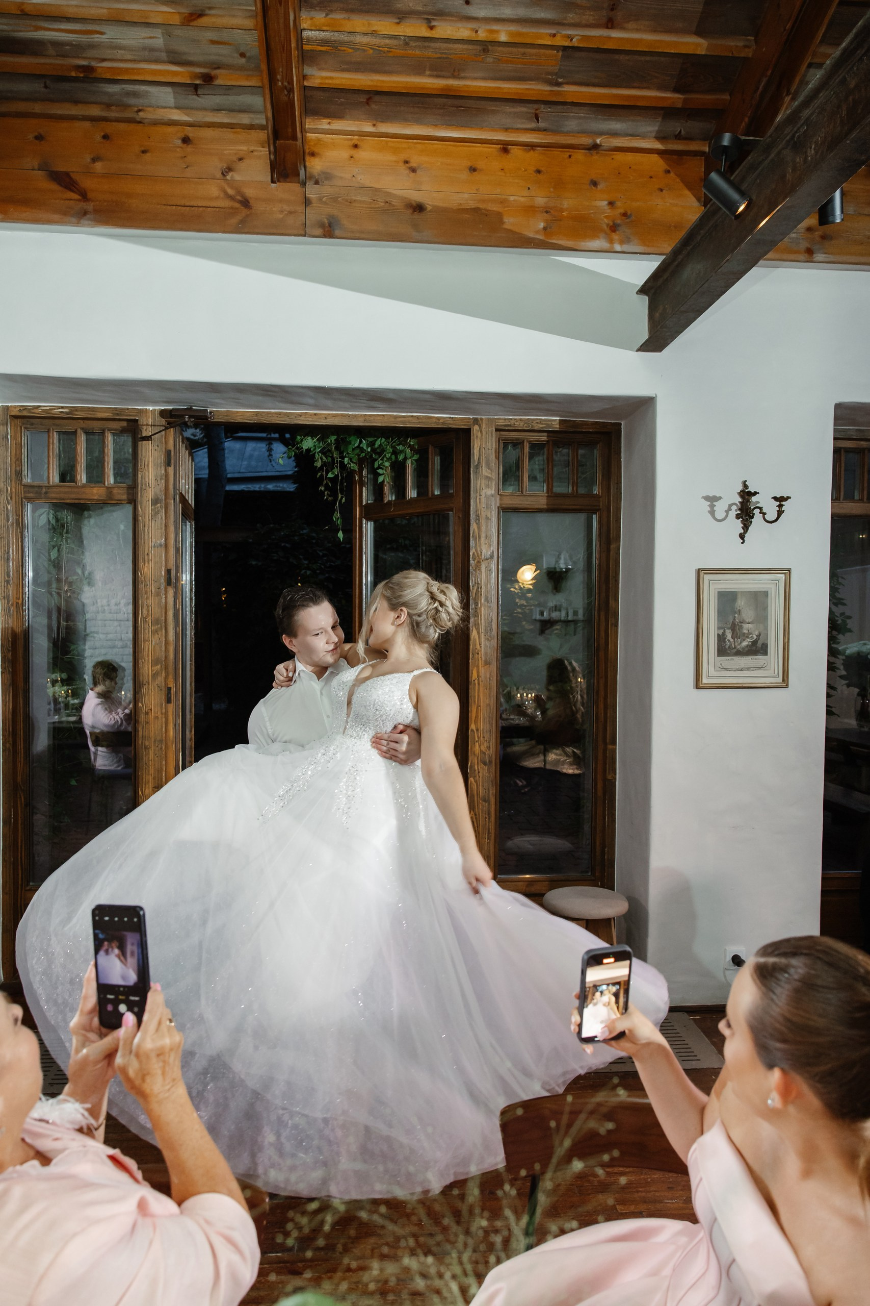 Свадьба до 100 тысяч рублей с гостями: реально ли? Полный гид по бюджетному торжеству. Фотограф, видеограф на свадьбу в Москве Никита Назаров